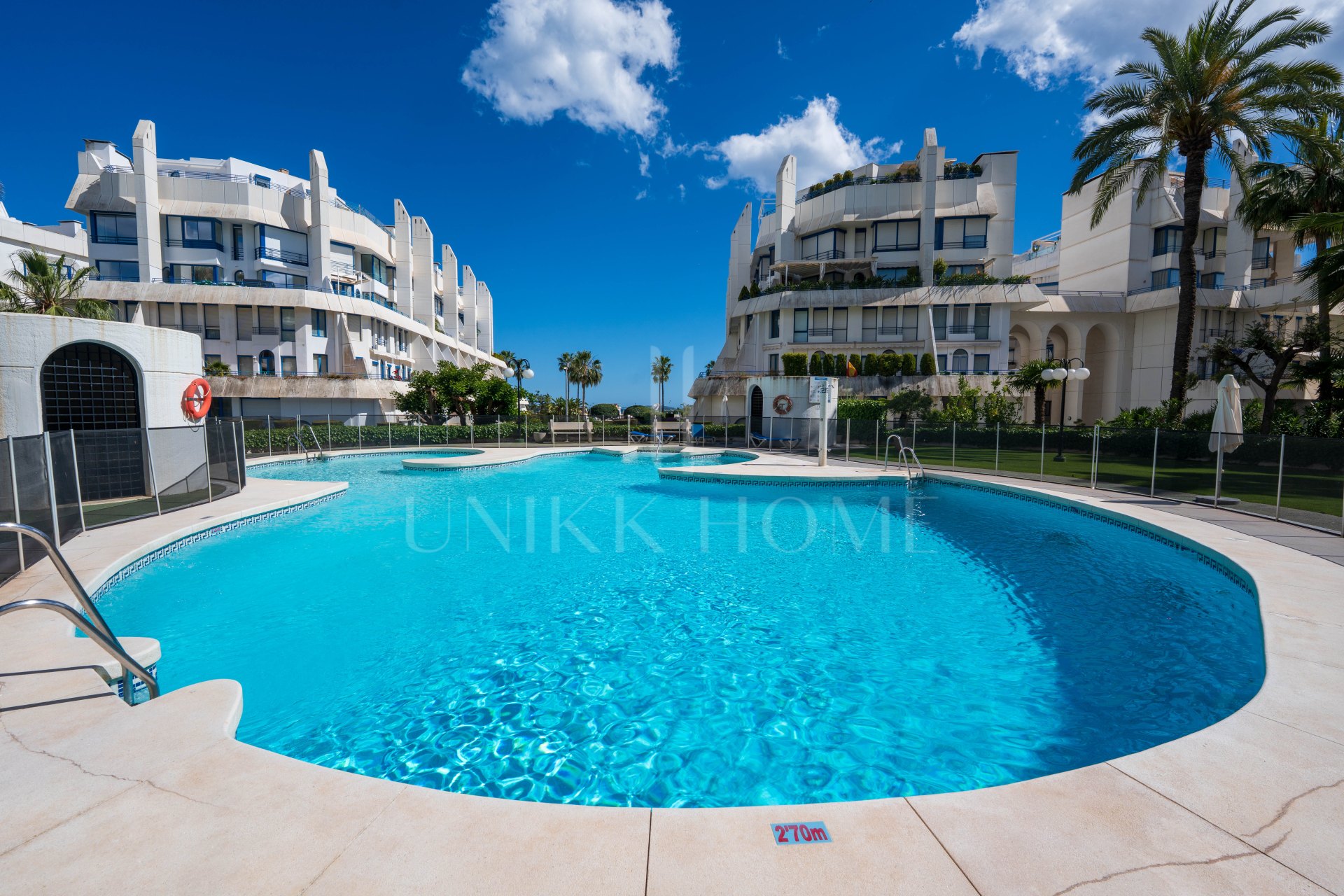 Marbella centro, apartamento dúplex completamente reformado en urbanización cerrada con 24 h seguridad