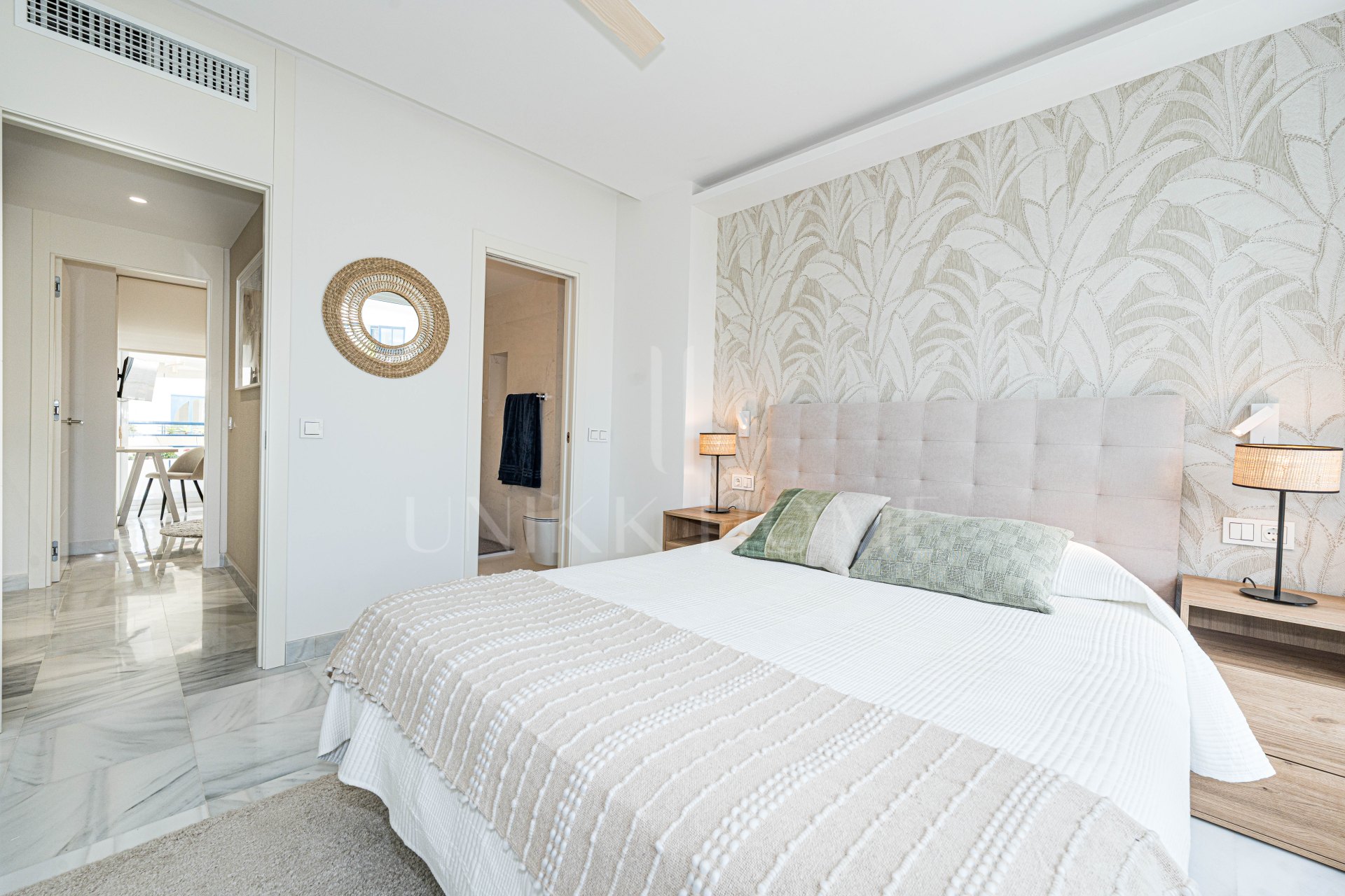 Marbella centro, apartamento dúplex completamente reformado en urbanización cerrada con 24 h seguridad