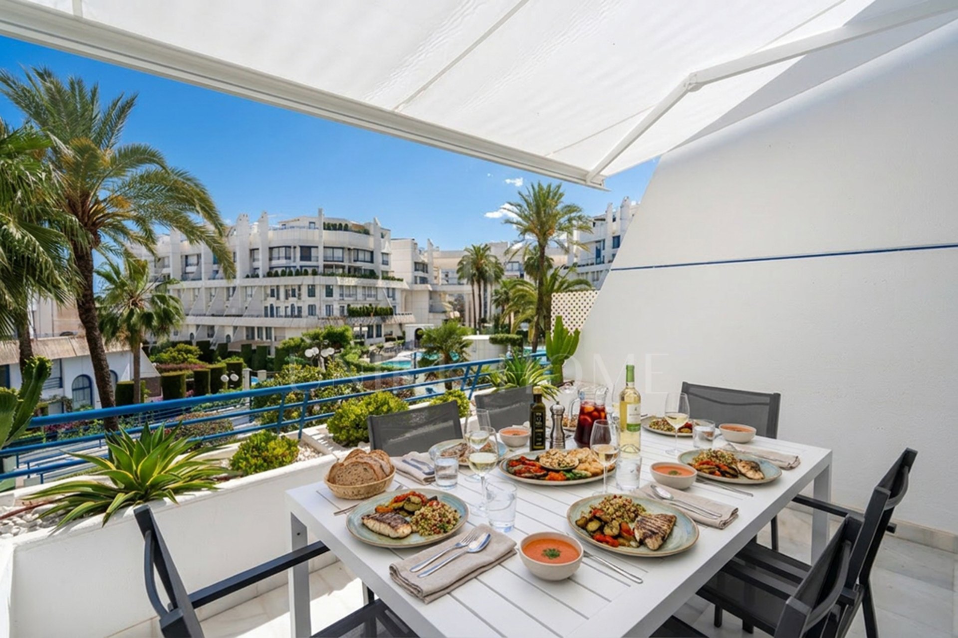 Marbella centro, apartamento dúplex completamente reformado en urbanización cerrada con 24 h seguridad