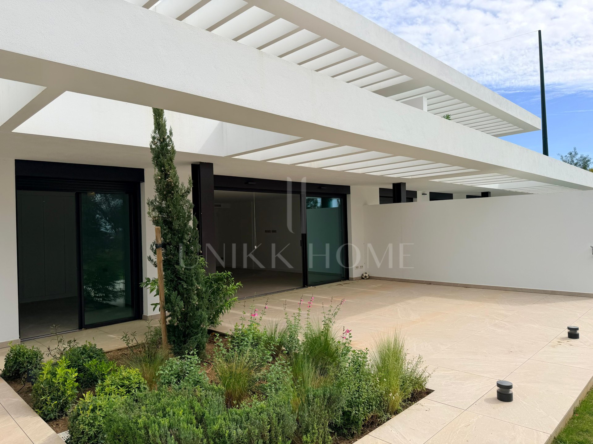 Vivienda a estrenar. Vistas al golf. Vive con los lujos de un resort pero en tu piso de Marbella