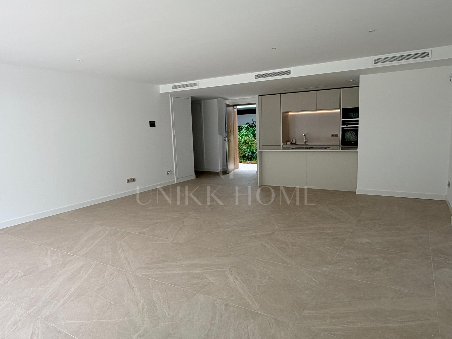 Vivienda a estrenar. Vistas al golf. Vive con los lujos de un resort pero en tu piso de Marbella