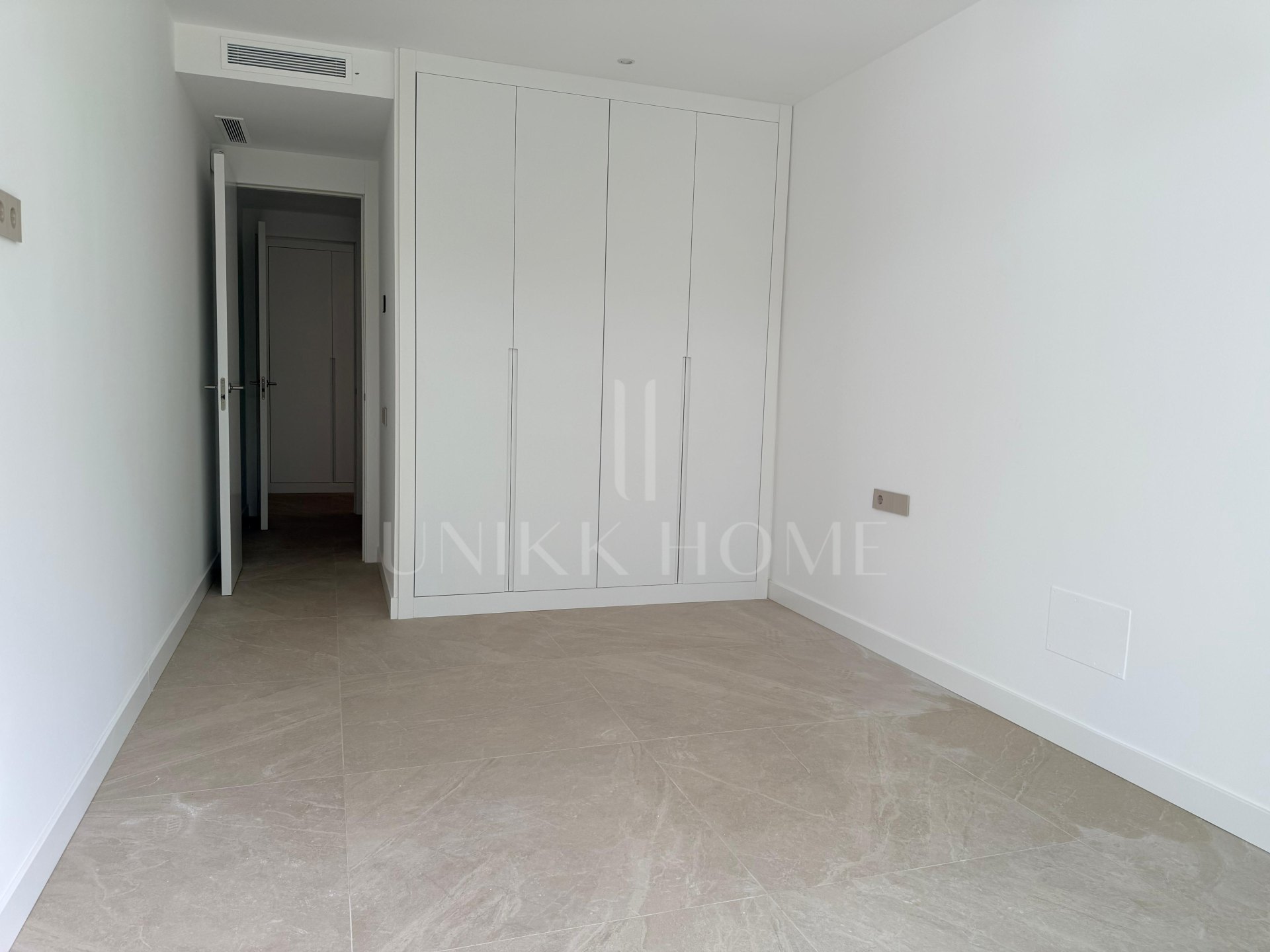 Vivienda a estrenar. Vistas al golf. Vive con los lujos de un resort pero en tu piso de Marbella