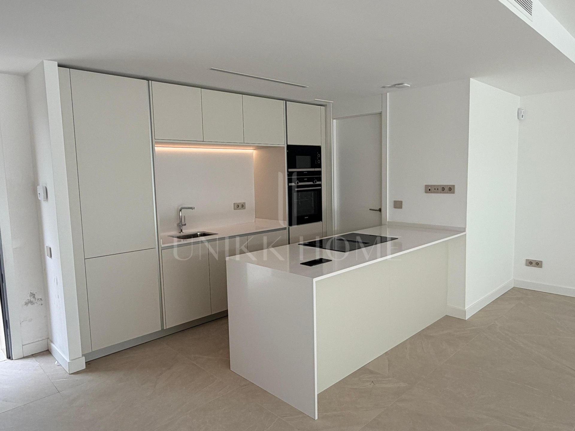 Vivienda a estrenar. Vistas al golf. Vive con los lujos de un resort pero en tu piso de Marbella