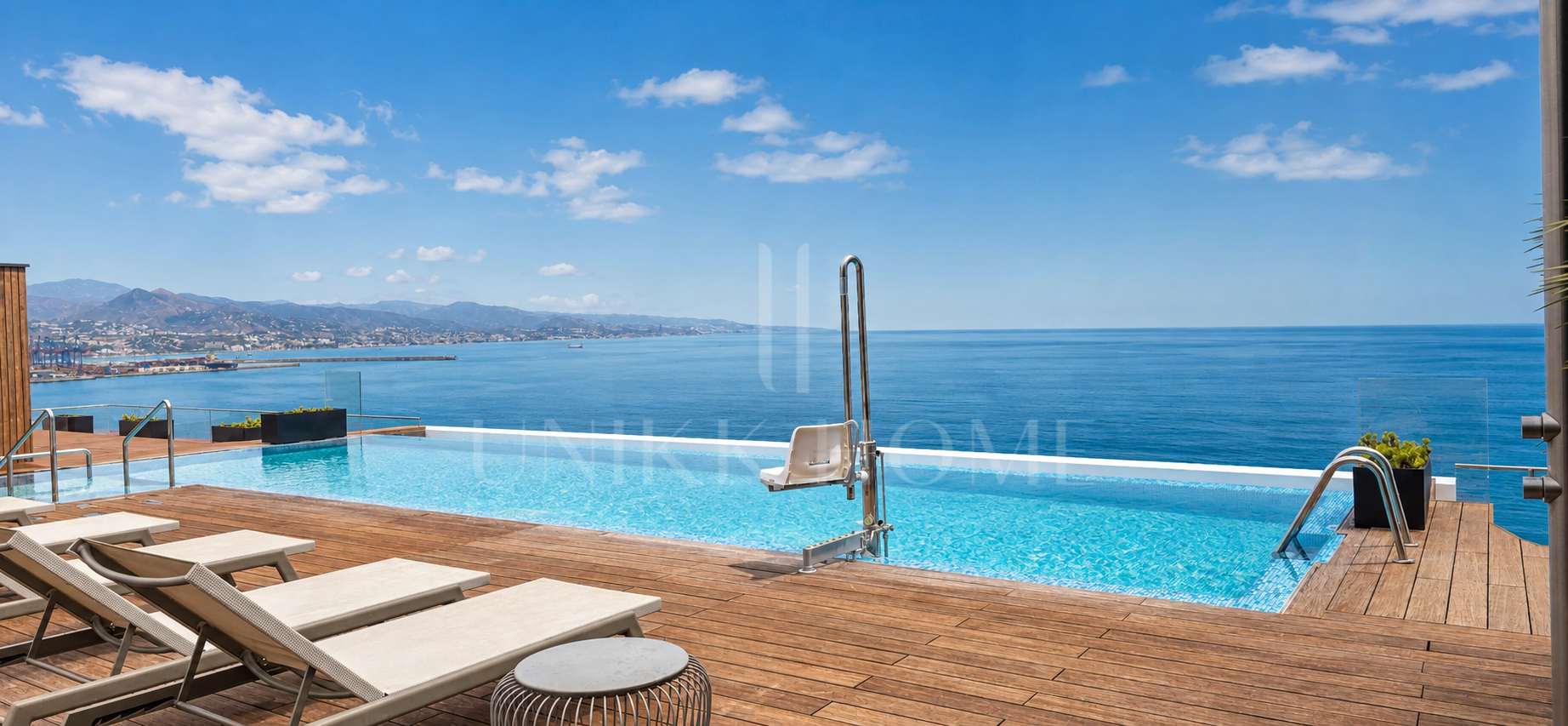 LUXURY AND LIFESTYLE BY THE SEA IN MALAGA CITY