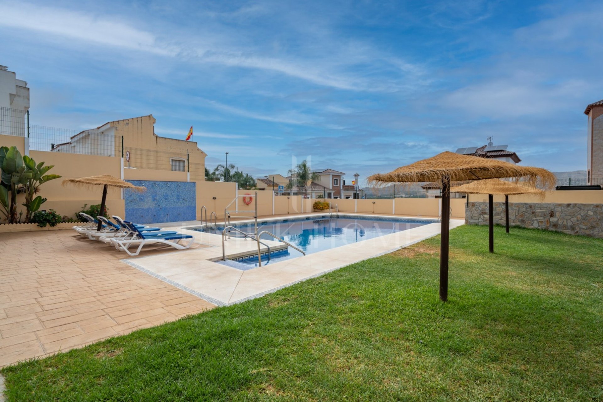 Semi-detached villa in Cártama with patio, sun terrace and communal pool. Live and enjoy every corner of your new home in Cártama!