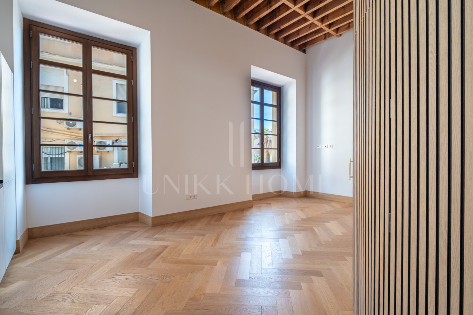 Presentamos un exclusivo apartamento tipo estudio con un baño completo, situado en una de las promociones más distinguidas de Málaga.