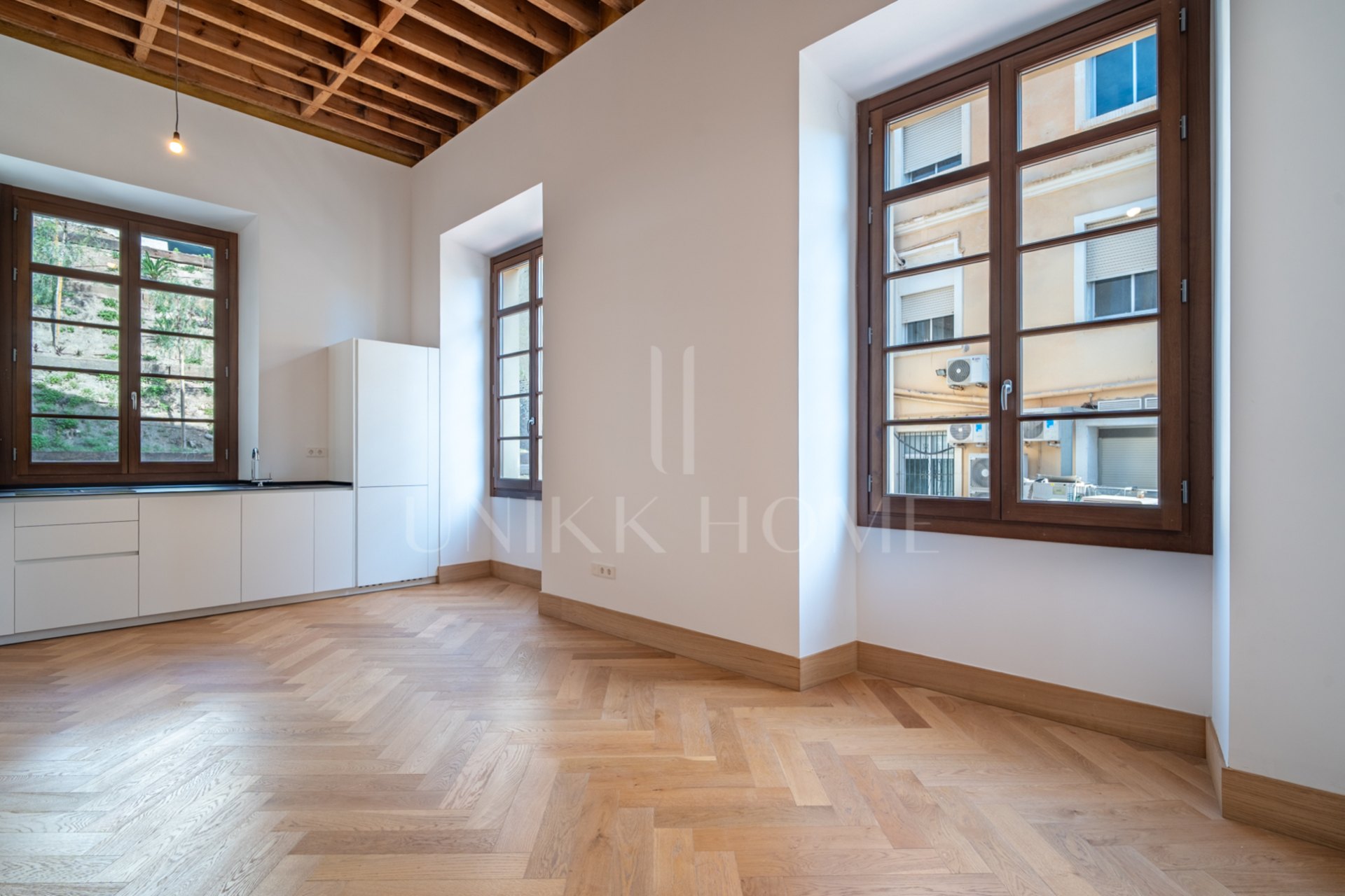 Presentamos un exclusivo apartamento tipo estudio con un baño completo, situado en una de las promociones más distinguidas de Málaga.