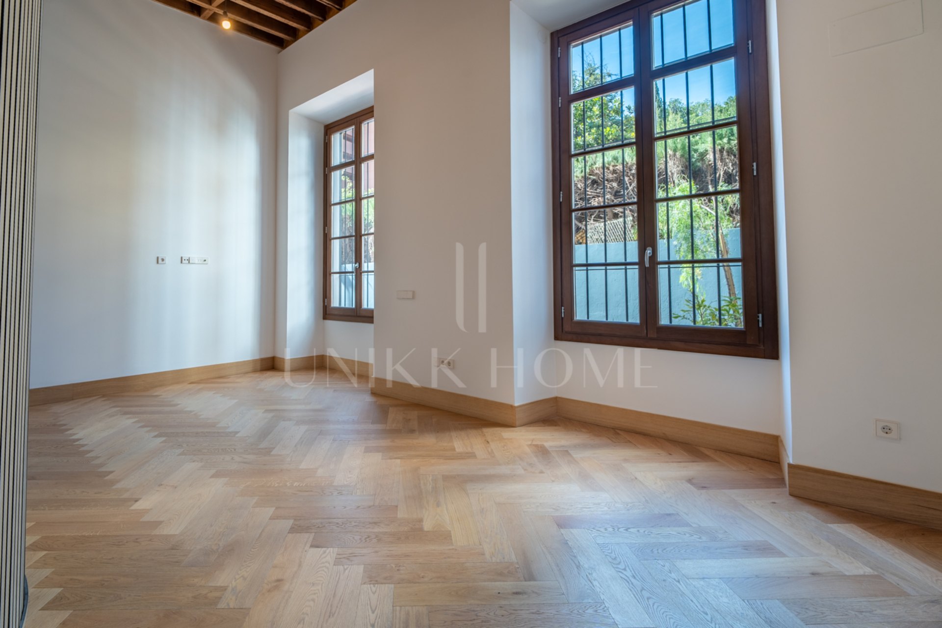 Presentamos un exclusivo estudio con baño completo, ubicado en una de las promociones más prestigiosas de Málaga.