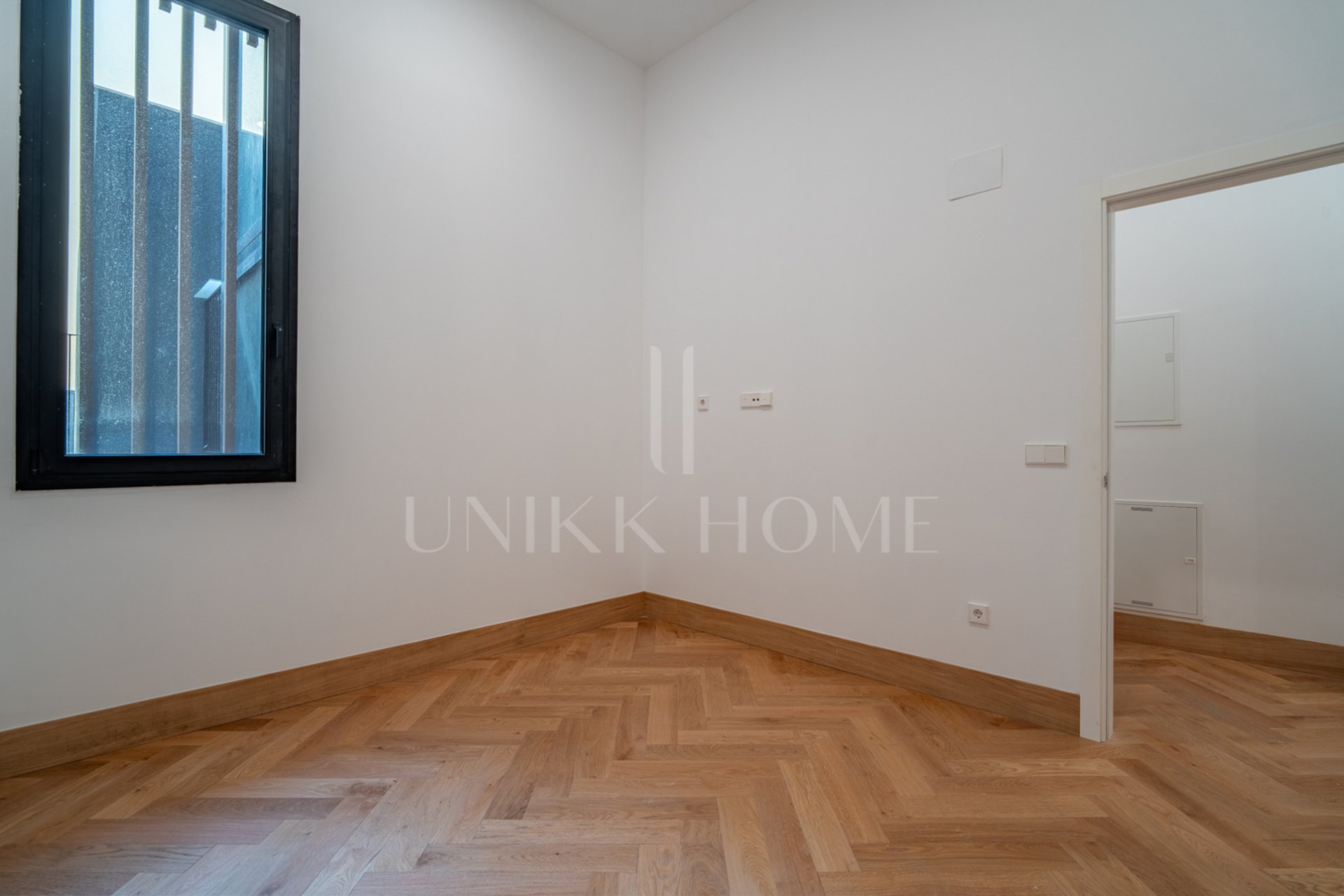 Presentamos un exclusivo estudio con baño completo, ubicado en una de las promociones más prestigiosas de Málaga.