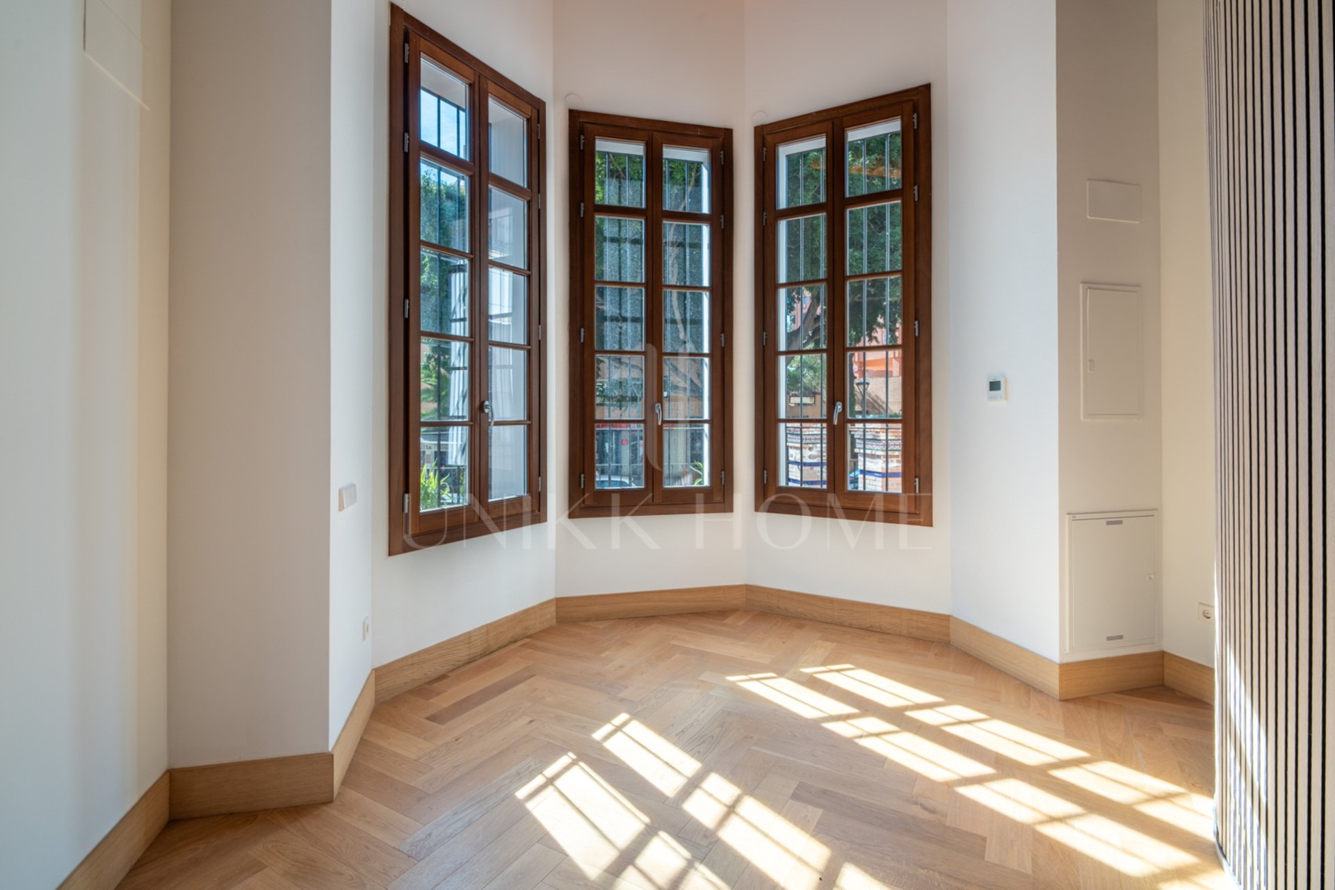 Presentamos un exclusivo apartamento de dos dormitorios y dos baños situado en una de las promociones más distinguidas de Málaga.