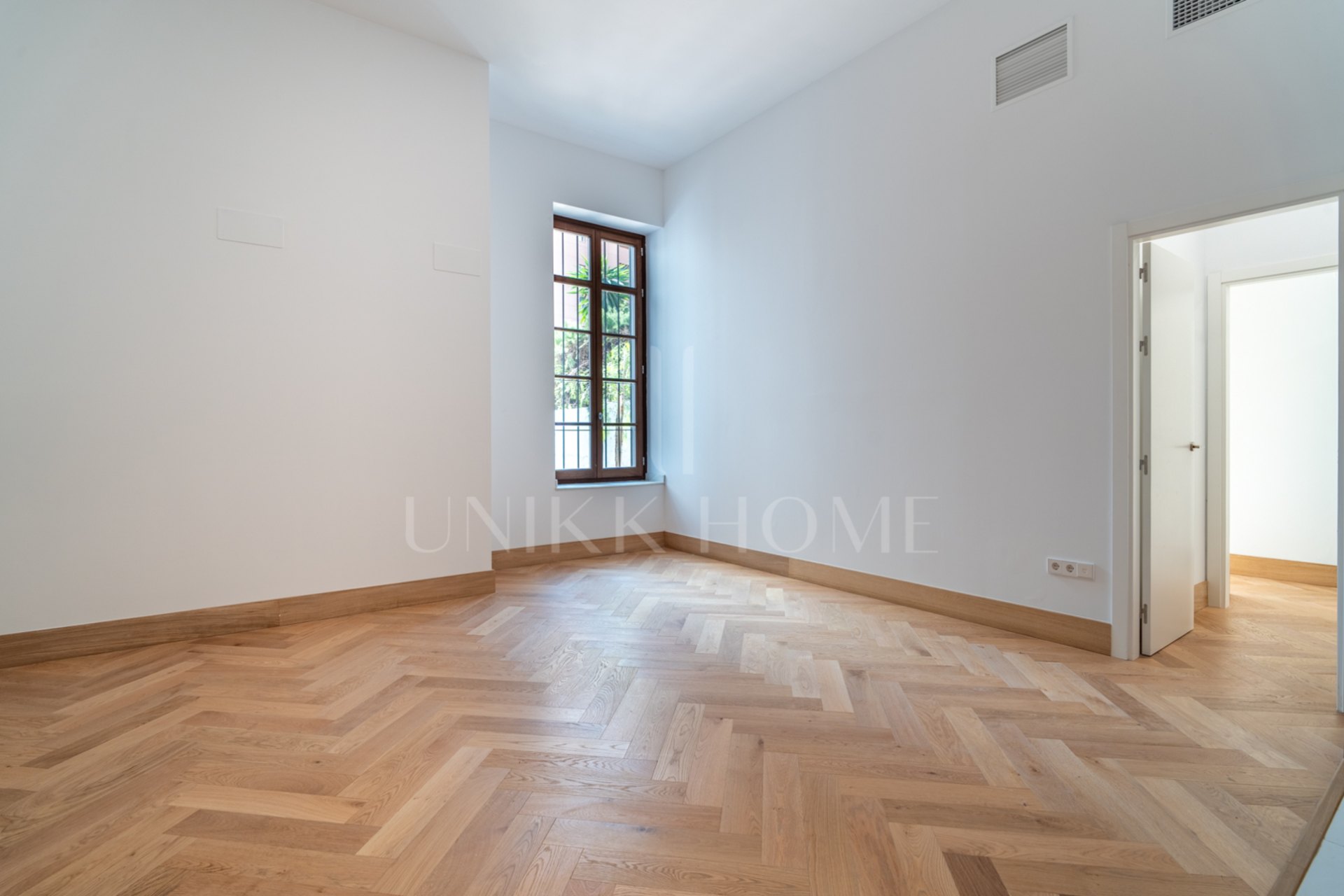 Presentamos un exclusivo apartamento tipo estudio con un baño completo, situado en una de las promociones más distinguidas de Málaga.