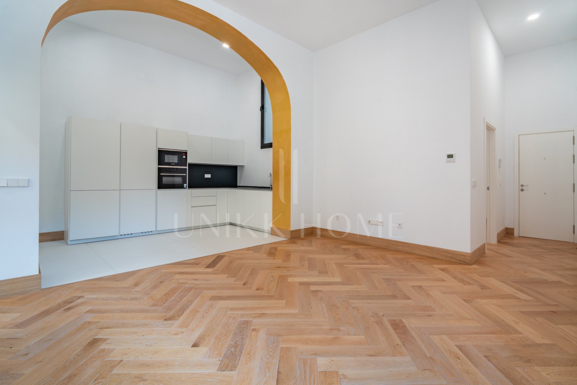 Presentamos un exclusivo apartamento tipo estudio con un baño completo, situado en una de las promociones más distinguidas de Málaga.