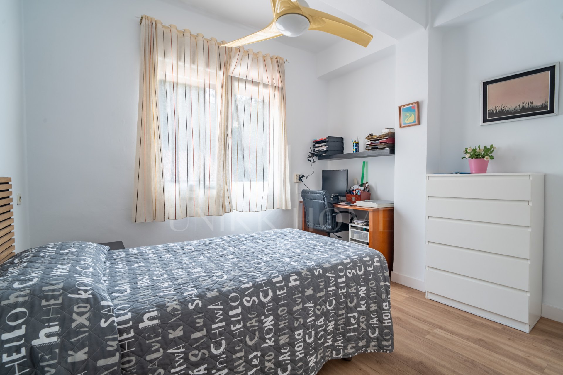 Spacious and bright 4-bedroom home on Paseo Miramar, El Limonar, with private parking and a lift