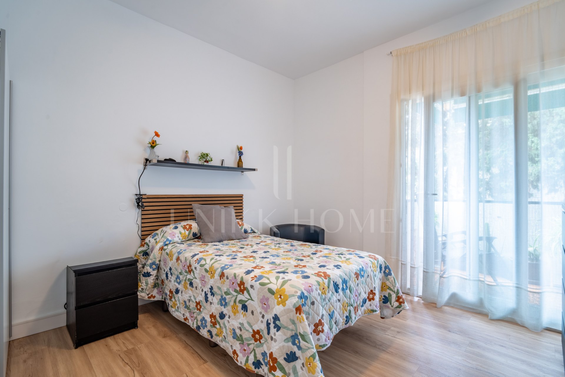 Spacious and bright 4-bedroom home on Paseo Miramar, El Limonar, with private parking and a lift