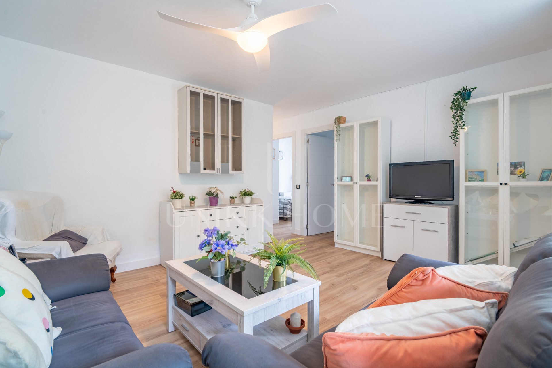 Spacious and bright 4-bedroom home on Paseo Miramar, El Limonar, with private parking and a lift