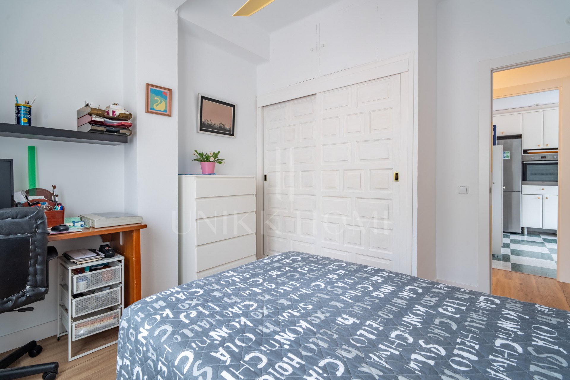 Spacious and bright 4-bedroom home on Paseo Miramar, El Limonar, with private parking and a lift