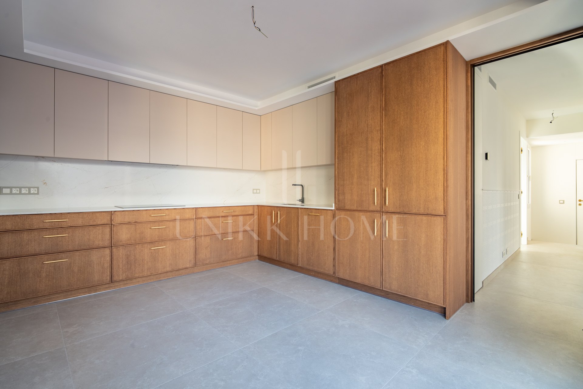 Bright Apartment with Large Terrace Near the Sea