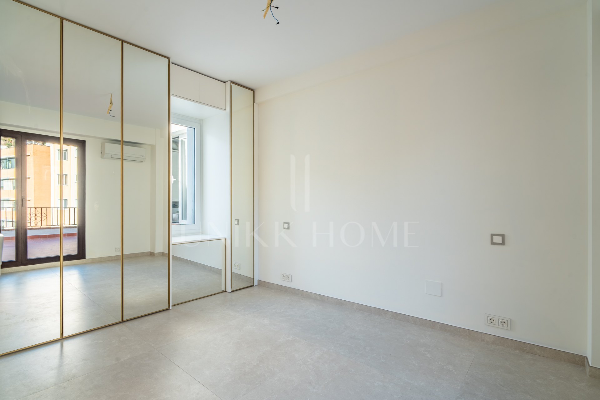 Bright Apartment with Large Terrace Near the Sea