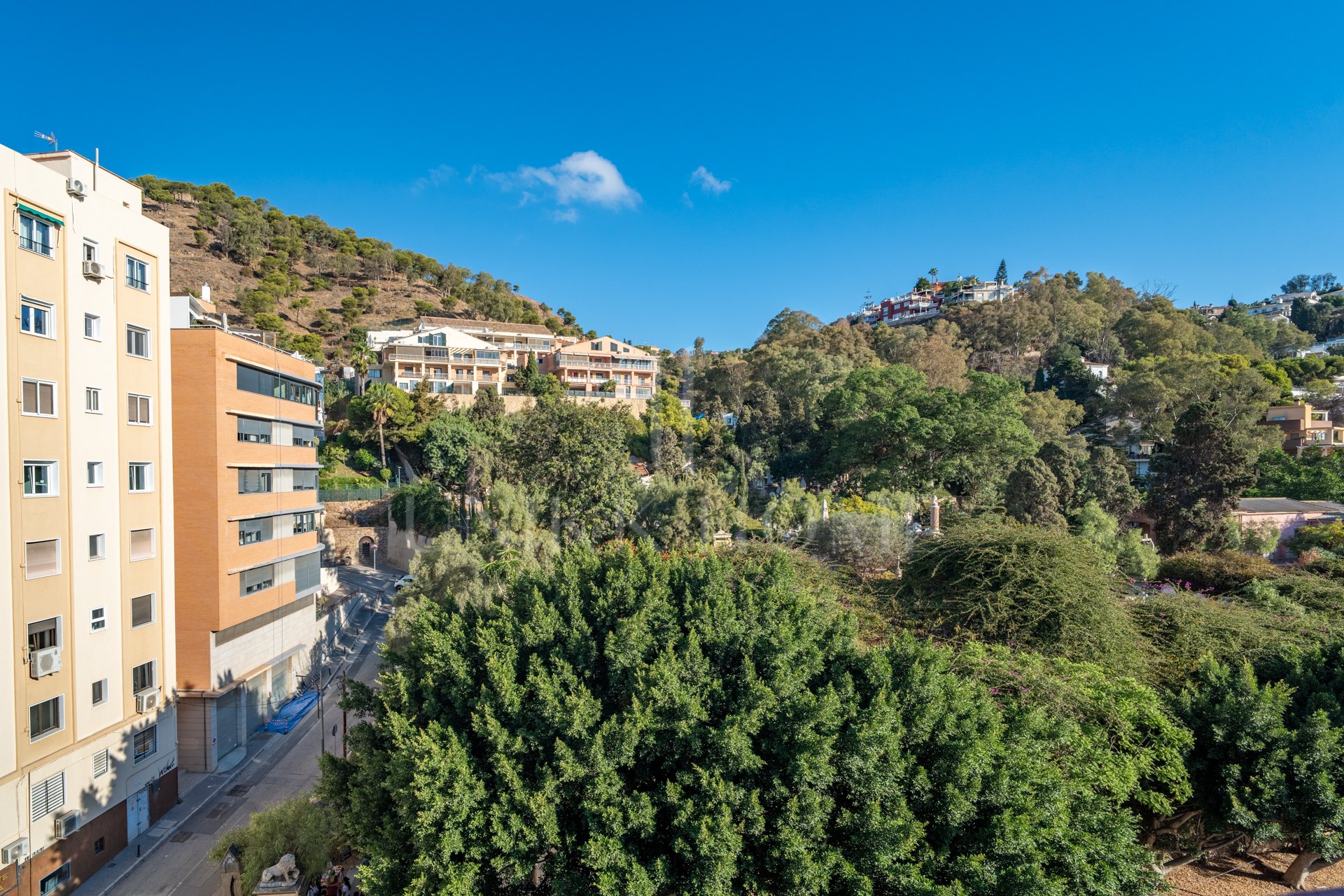 Bright Apartment with Large Terrace Near the Sea