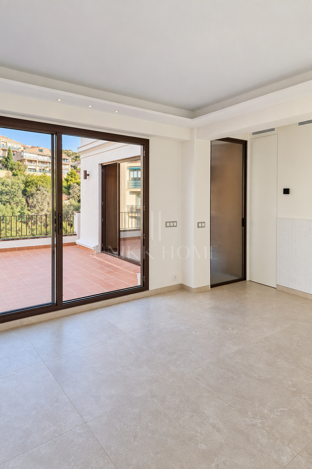 Bright Apartment with Large Terrace Near the Sea