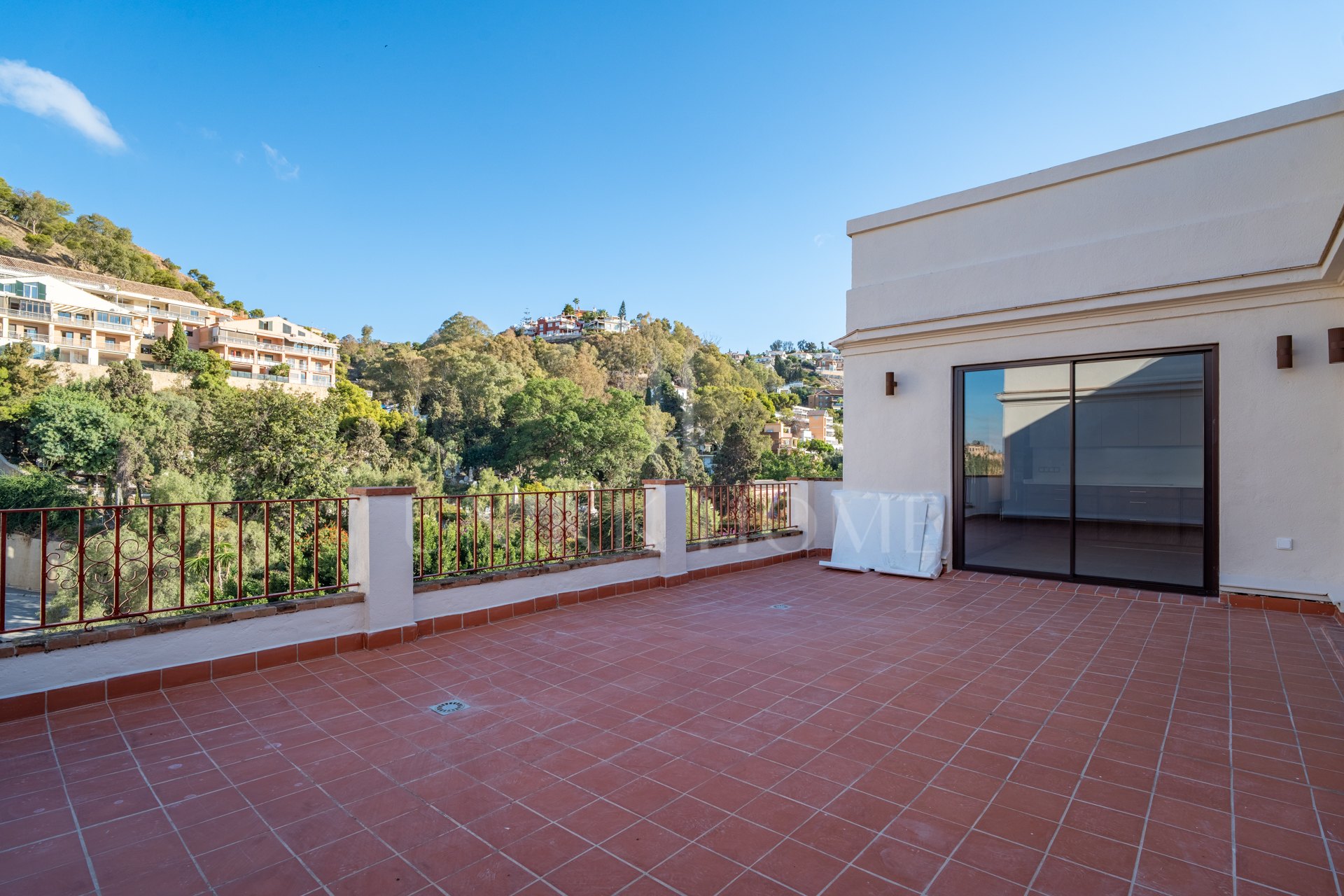 Bright Apartment with Large Terrace Near the Sea