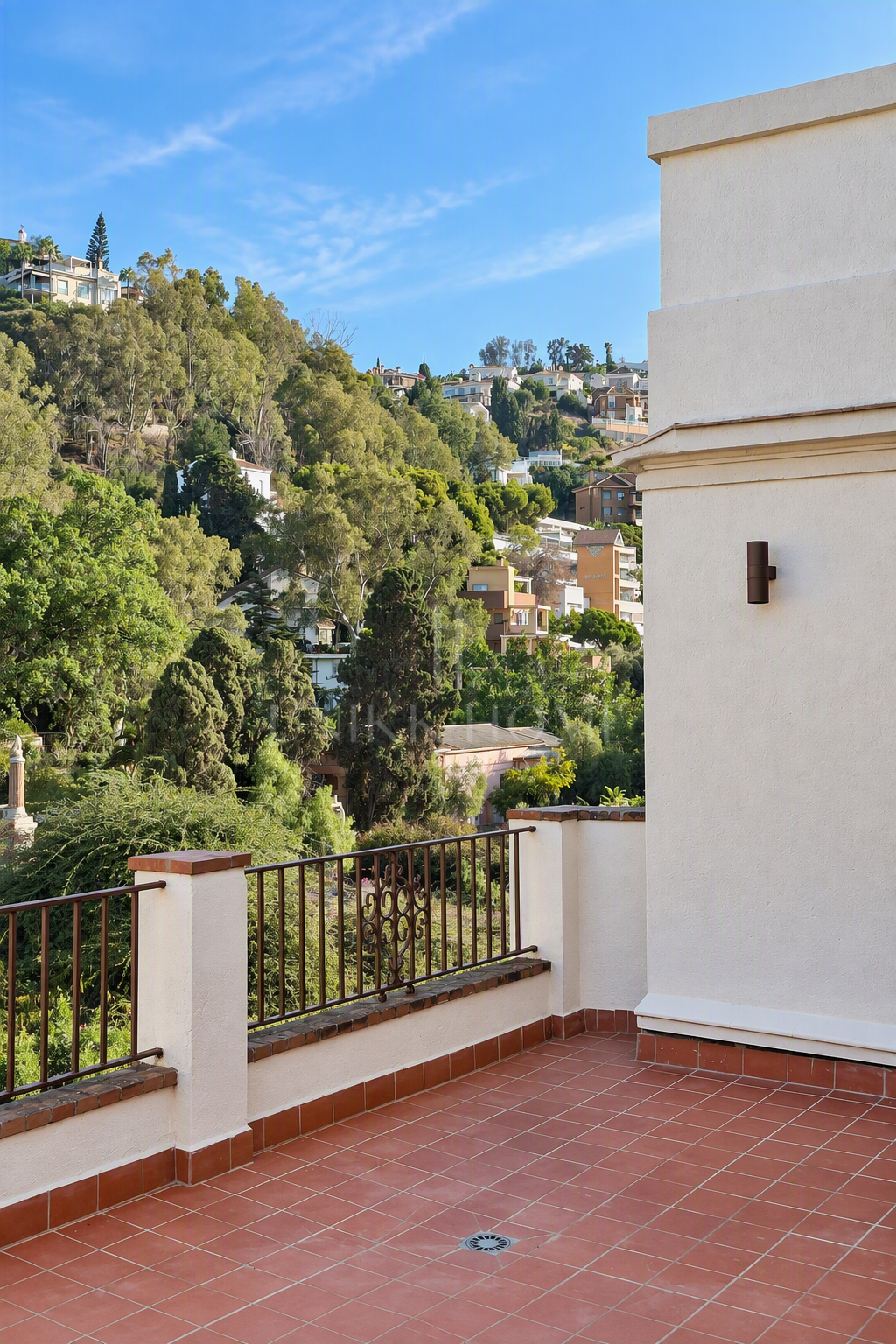 Bright Apartment with Large Terrace Near the Sea