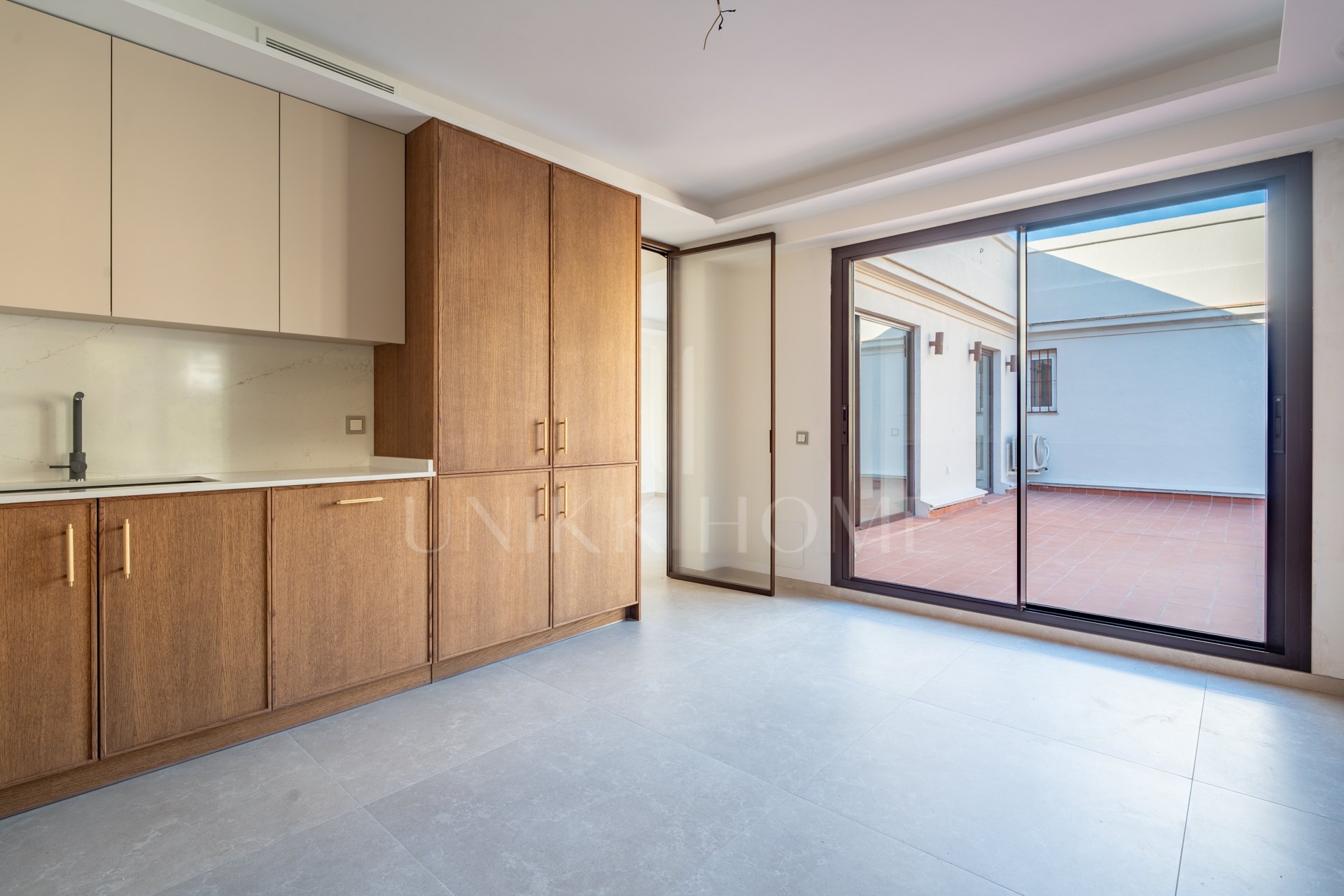 Bright Apartment with Large Terrace Near the Sea