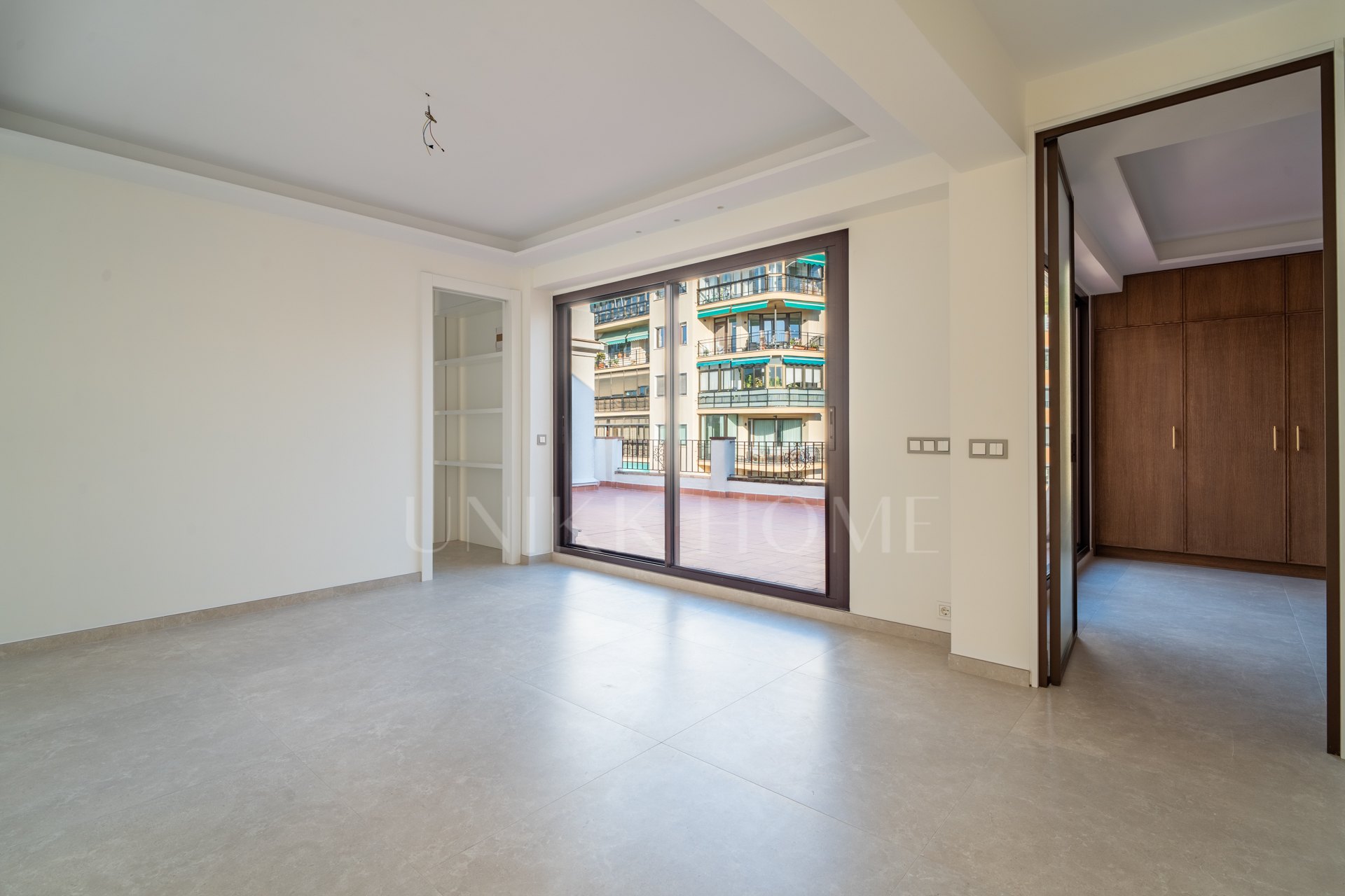 Bright Apartment with Large Terrace Near the Sea