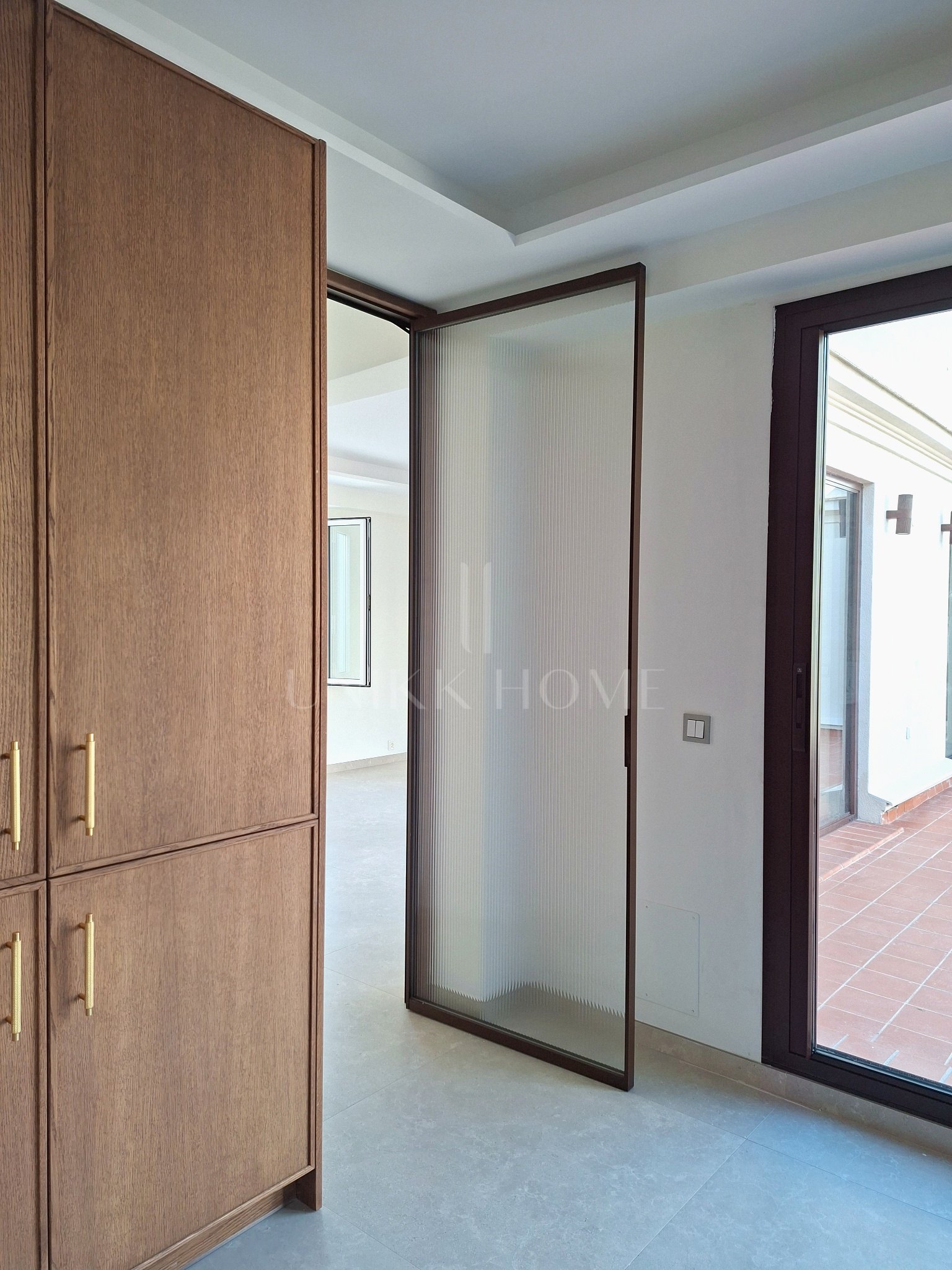 Bright Apartment with Large Terrace Near the Sea