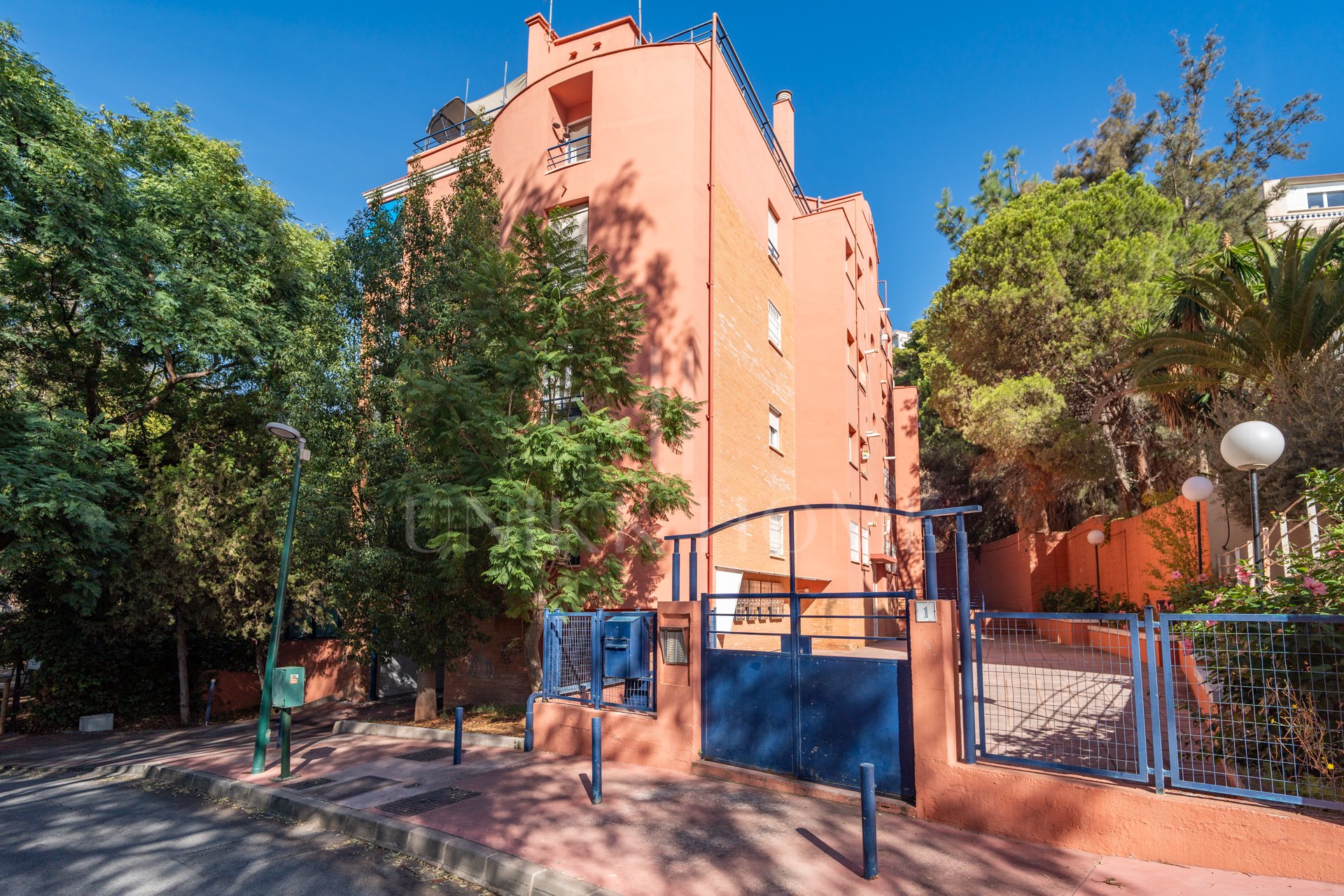 Magnífico dúplex reformado de 4 dormitorios, amplia terraza, vistas a jardines, piscina y garaje en Cerrado de Calderón.
