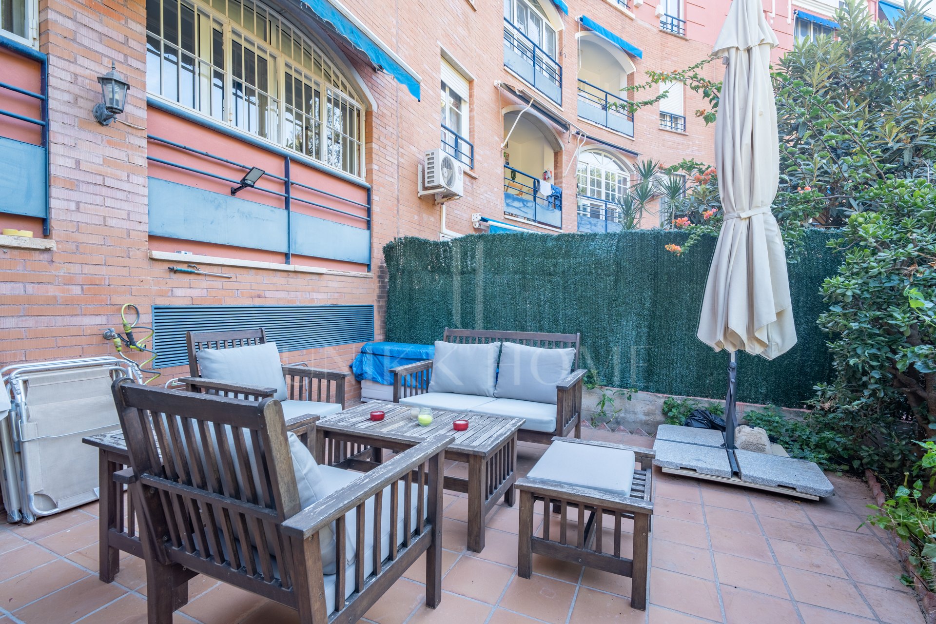 Magnífico dúplex reformado de 4 dormitorios, amplia terraza, vistas a jardines, piscina y garaje en Cerrado de Calderón.