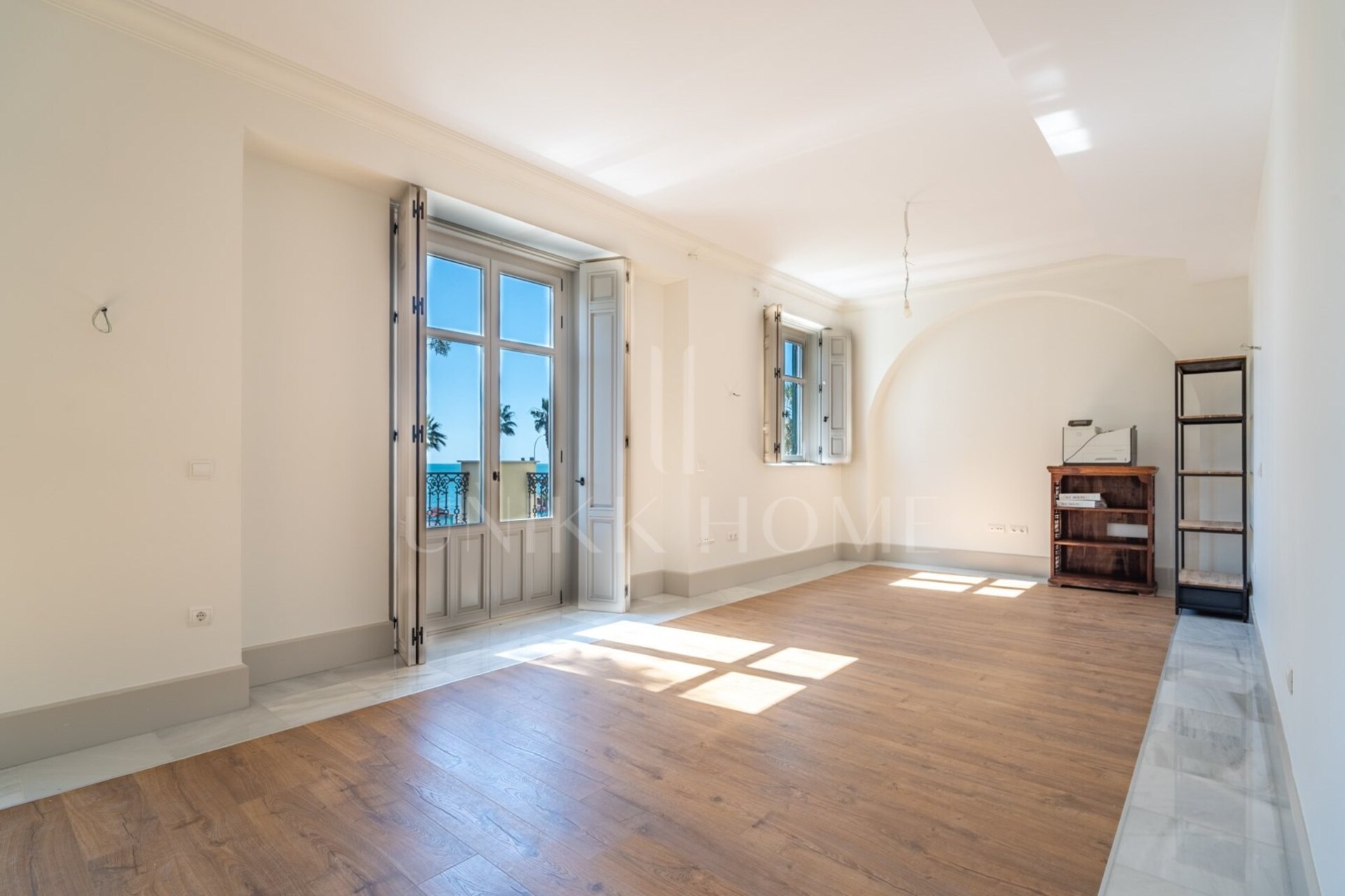 Exclusive luxury duplex in the historic palace of the Paseo de Sancha Discover a unique home in Malaga: a spectacular luxury duplex, completely renovated, located in a majestic palace of the early twentieth century designed by the renowned arqu