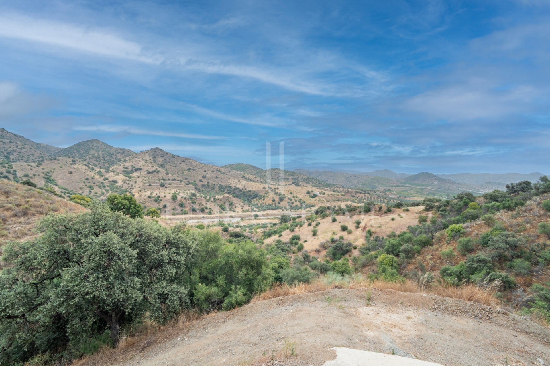 Descubre esta magnífica propiedad situada en un entorno privilegiado, rodeada de naturaleza, tranquilidad y absoluta privacidad, a tan solo unos minutos de Santa Rosalía - Maqueda.