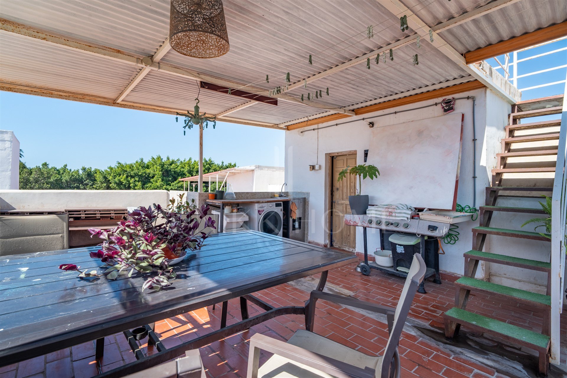 High-Yield Investment in El Palo: Townhouse with 2 Independent Units & Tourist Licenses