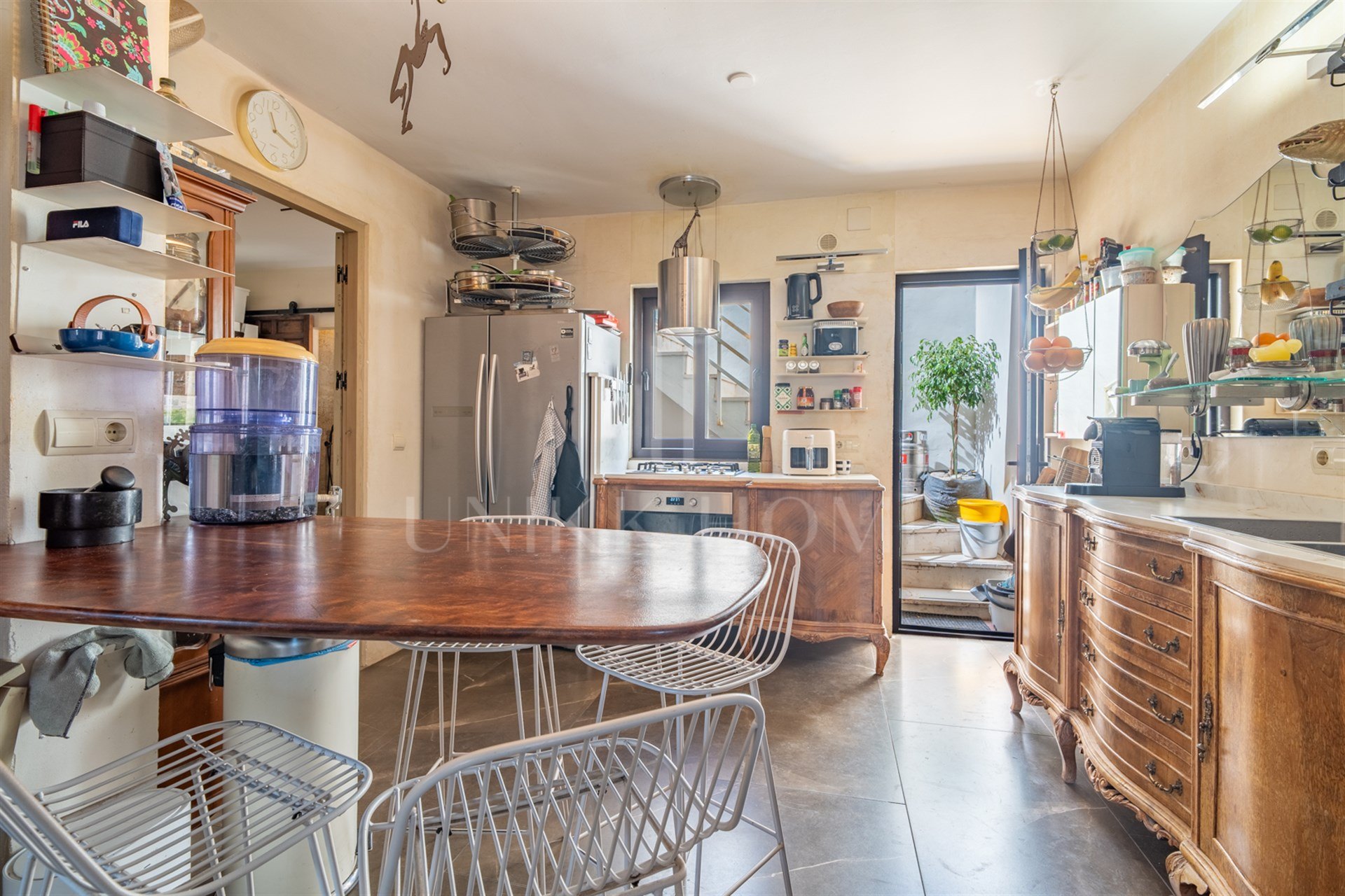 High-Yield Investment in El Palo: Townhouse with 2 Independent Units & Tourist Licenses