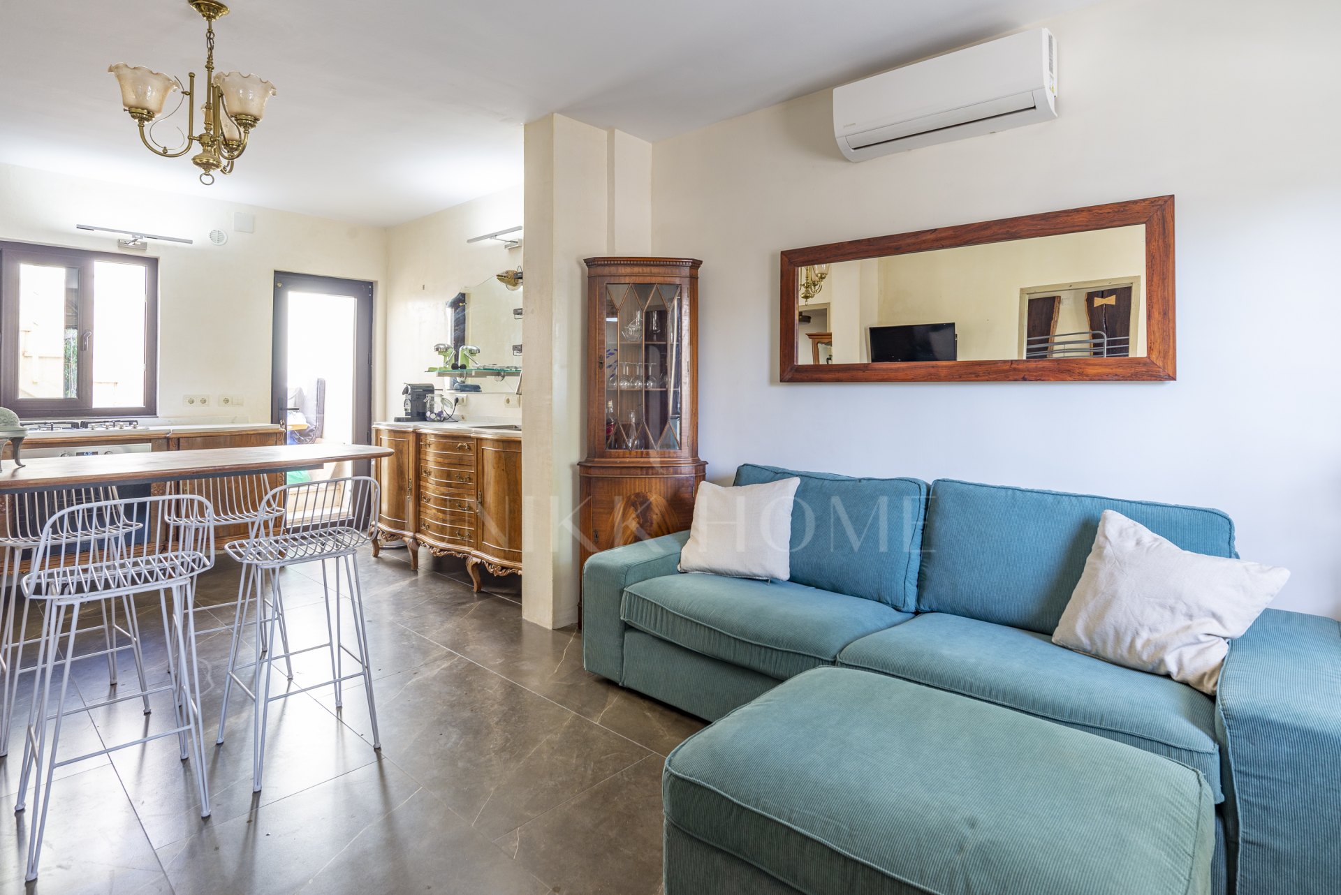 High-Yield Investment in El Palo: Townhouse with 2 Independent Units & Tourist Licenses
