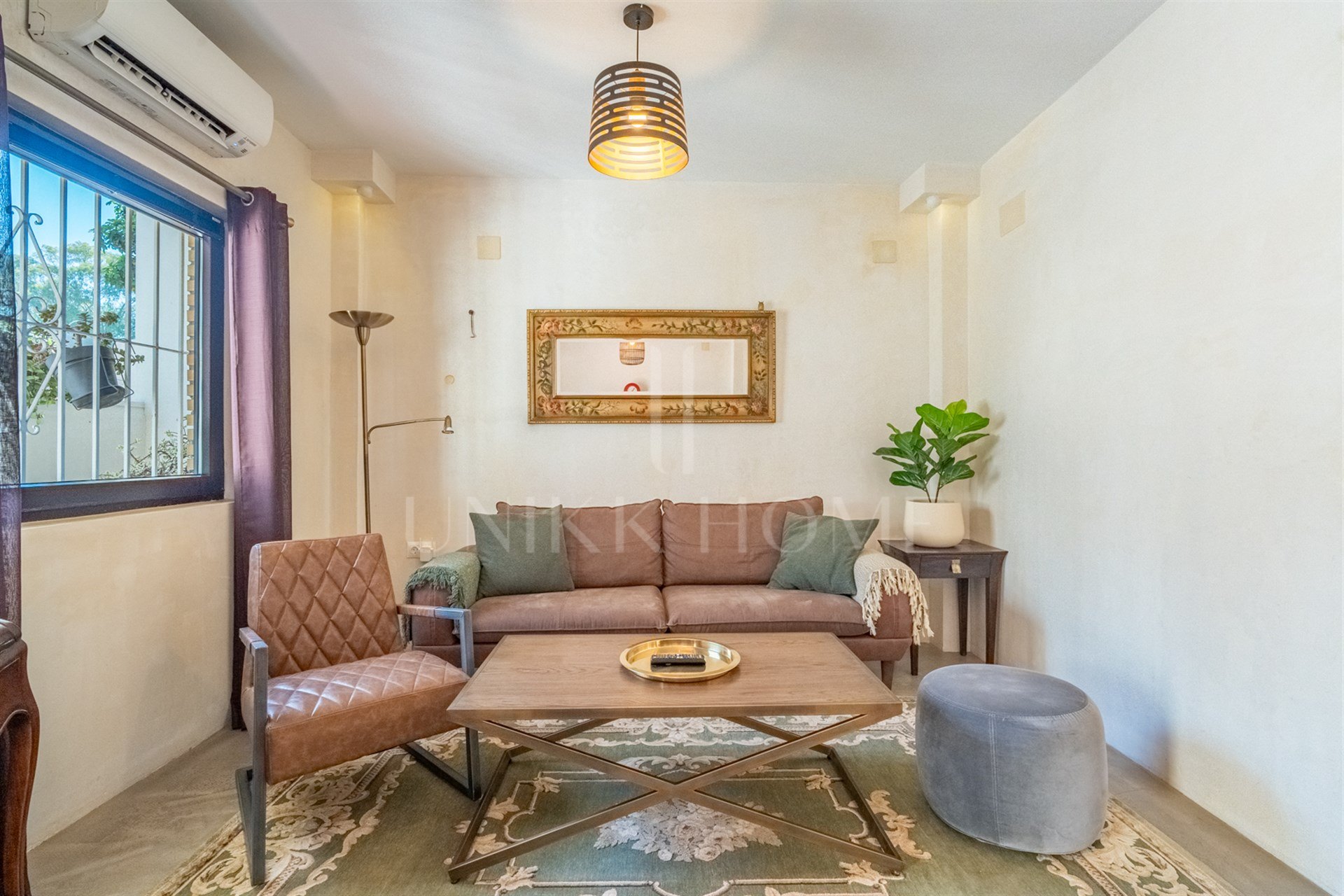 High-Yield Investment in El Palo: Townhouse with 2 Independent Units & Tourist Licenses
