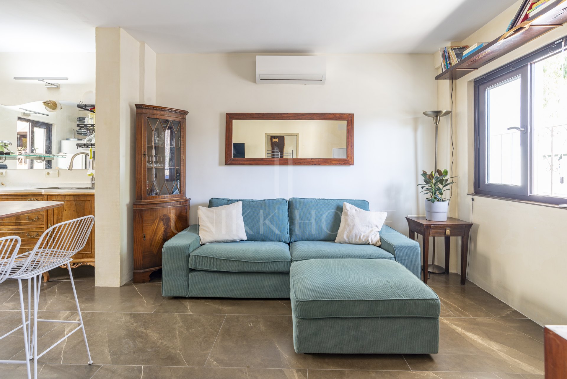High-Yield Investment in El Palo: Townhouse with 2 Independent Units & Tourist Licenses