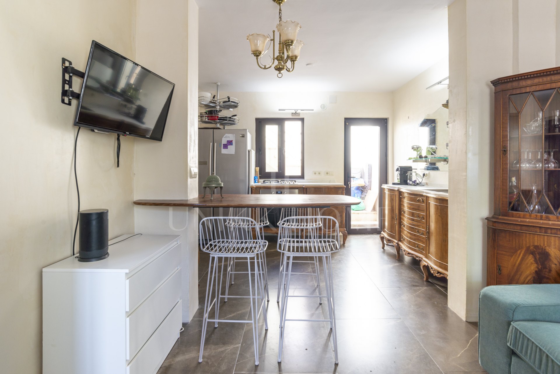 High-Yield Investment in El Palo: Townhouse with 2 Independent Units & Tourist Licenses