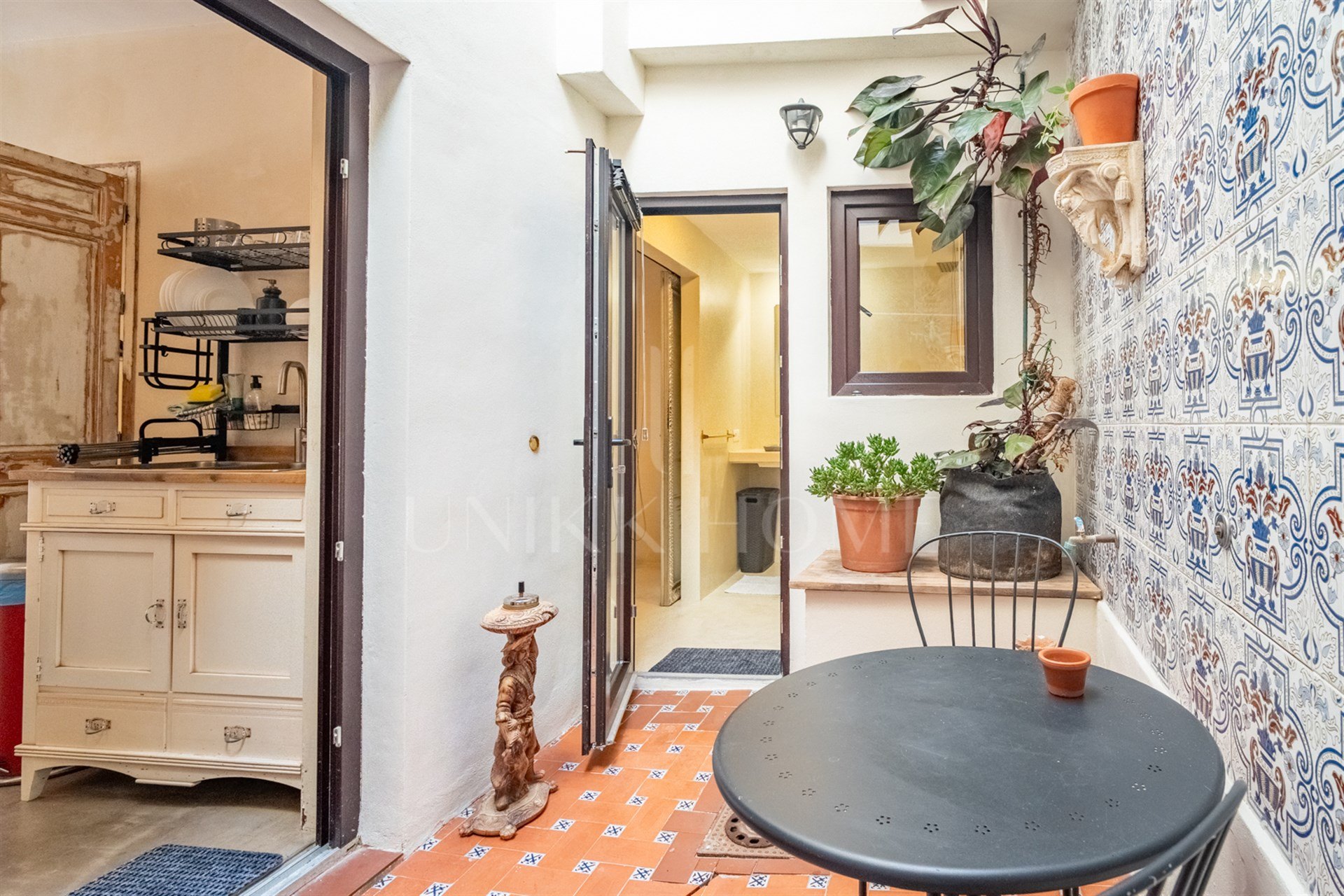 High-Yield Investment in El Palo: Townhouse with 2 Independent Units & Tourist Licenses