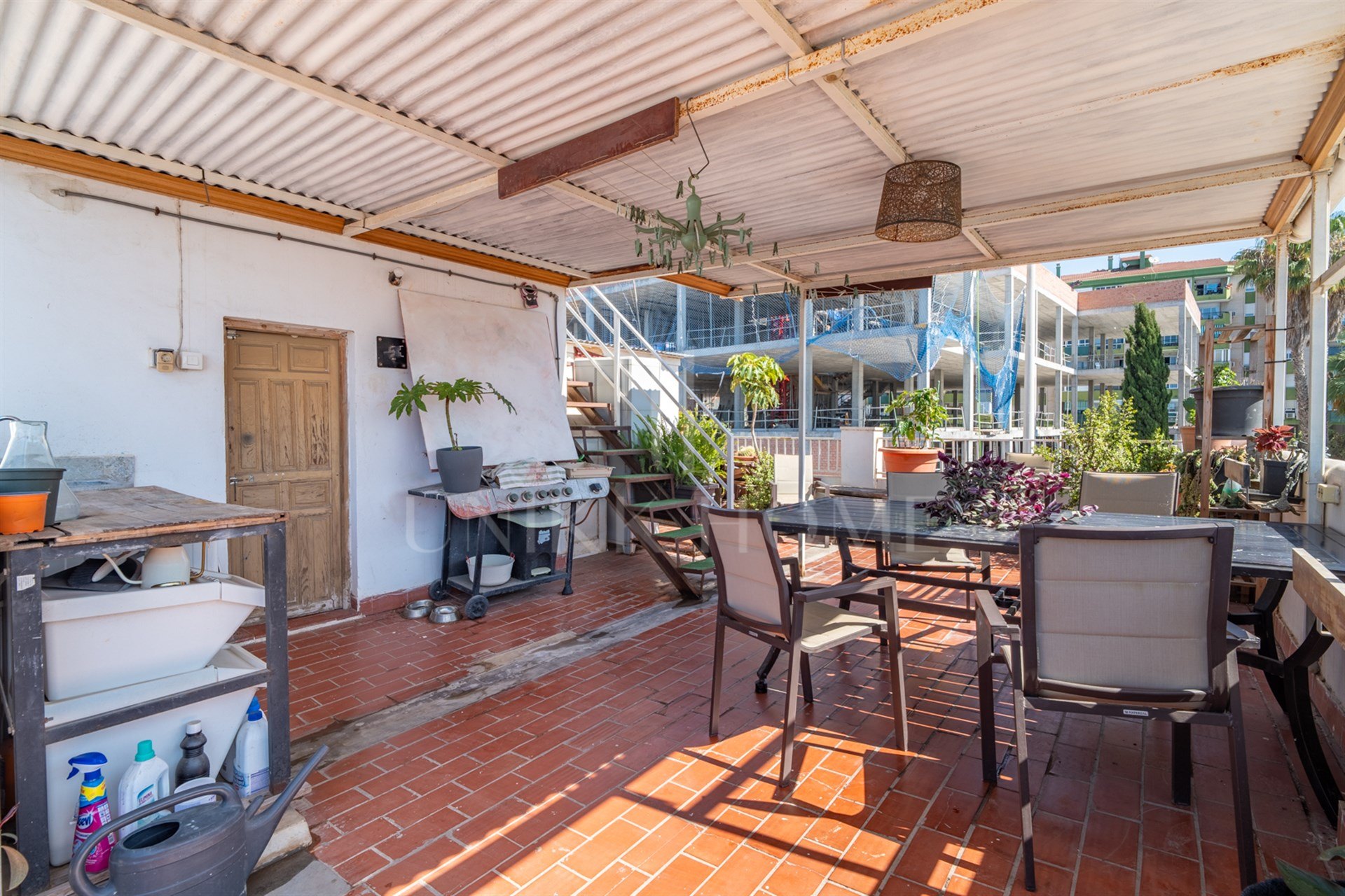 High-Yield Investment in El Palo: Townhouse with 2 Independent Units & Tourist Licenses