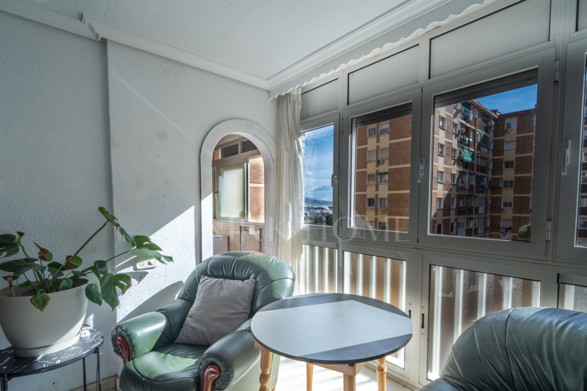 Opportunity in one of the most popular areas in Malaga! Fantastic house located in the area of Huelin, one of the most popular areas for its proximity to the sea and its excellent quality of life.
