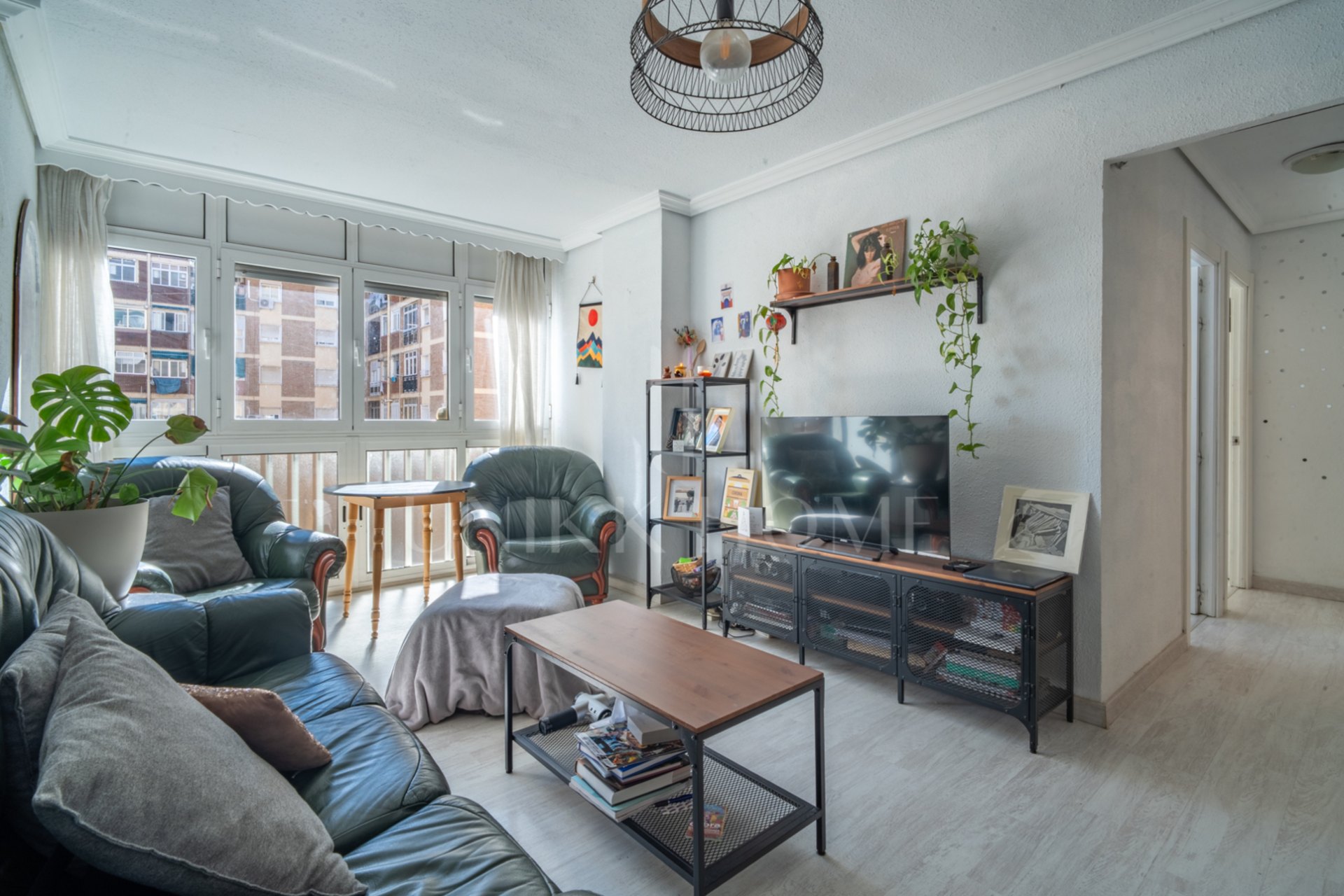 Opportunity in one of the most popular areas in Malaga! Fantastic house located in the area of Huelin, one of the most popular areas for its proximity to the sea and its excellent quality of life.