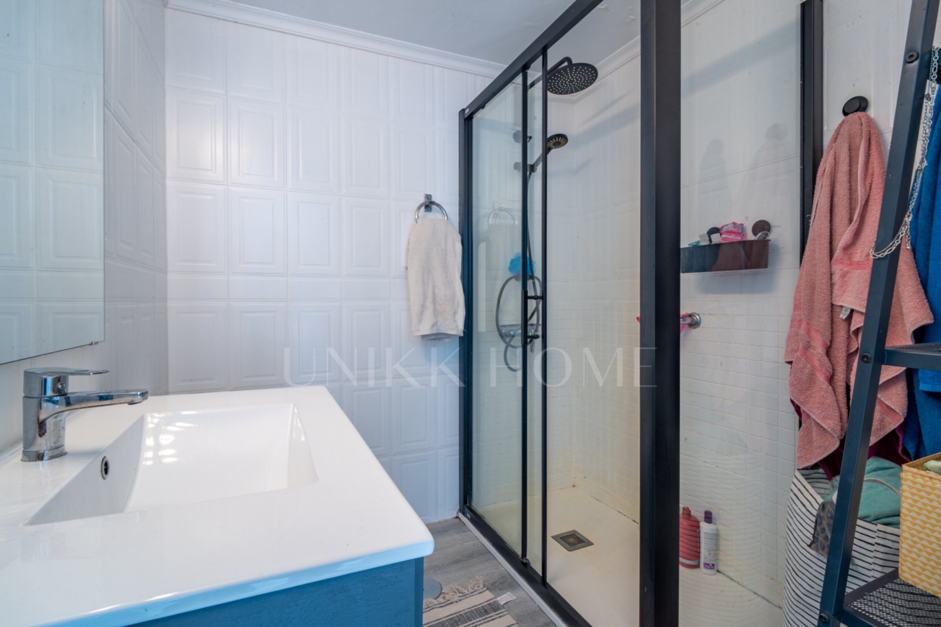 Opportunity in one of the most popular areas in Malaga! Fantastic house located in the area of Huelin, one of the most popular areas for its proximity to the sea and its excellent quality of life.
