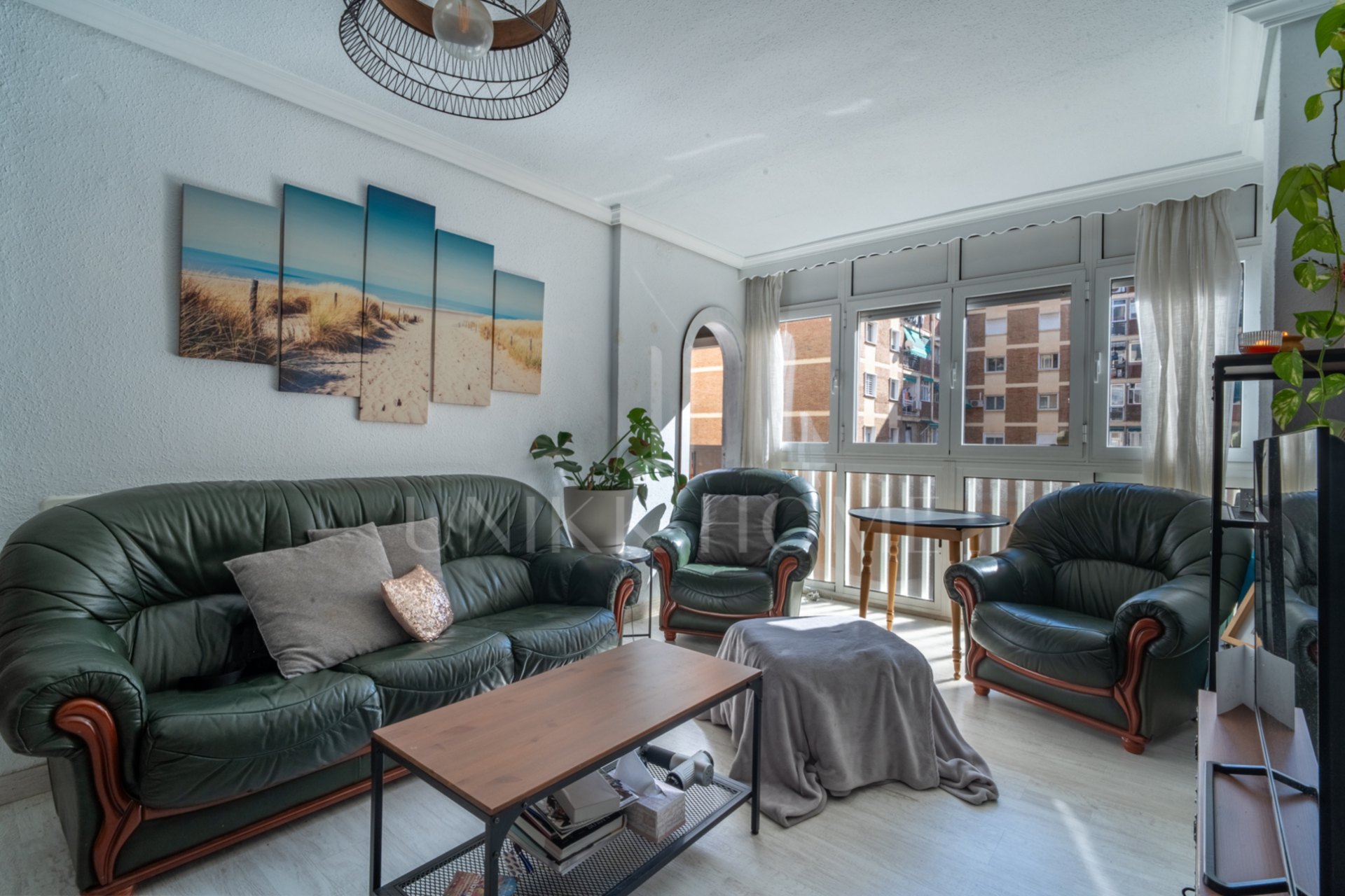 Opportunity in one of the most popular areas in Malaga! Fantastic house located in the area of Huelin, one of the most popular areas for its proximity to the sea and its excellent quality of life.
