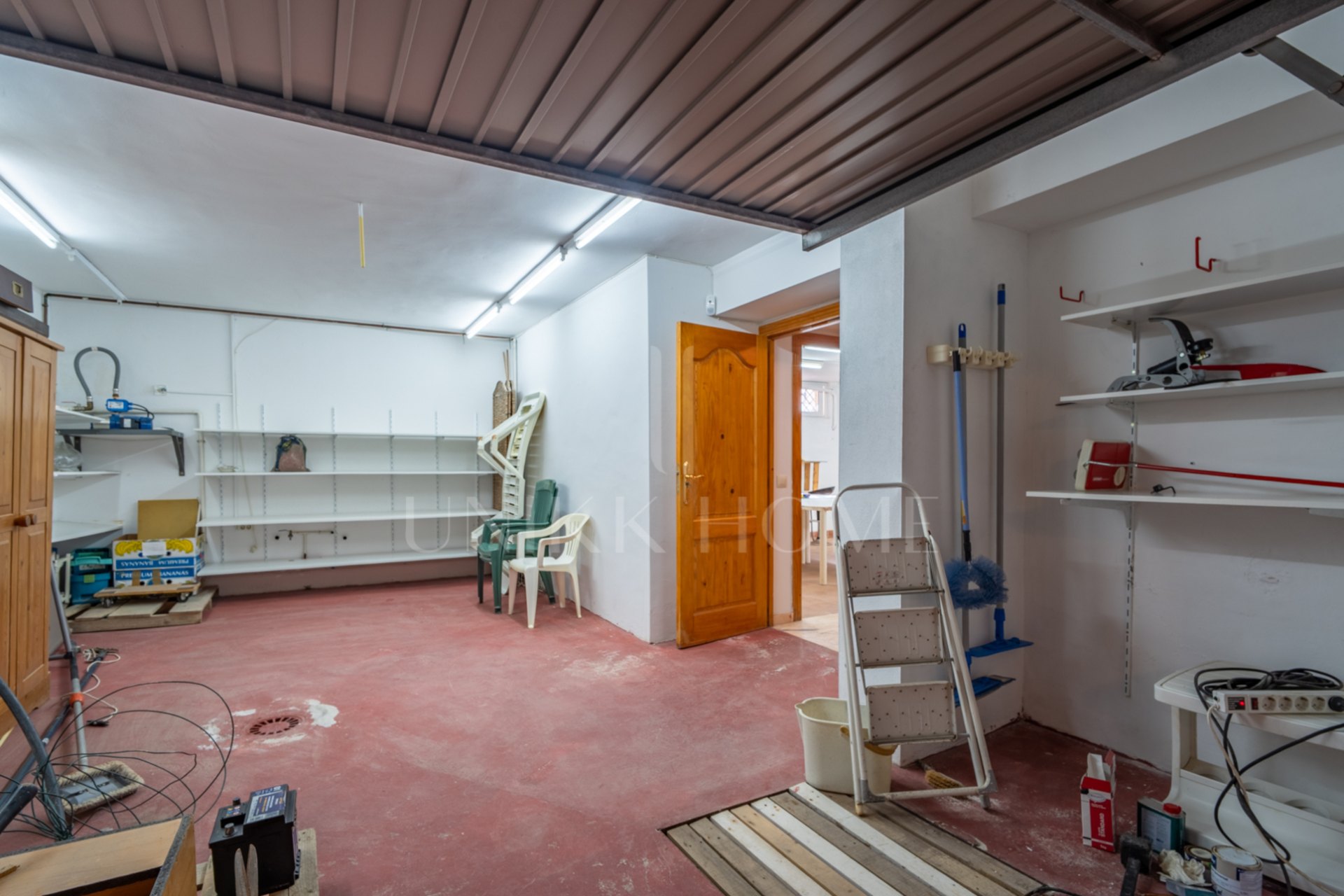 Discover this exclusive villa located in one of the most prestigious residential areas of Fuengirola, located on an elevated plot that offers spectacular panoramic sea views, Sohail Castle and the surrounding mountains. Your privileged