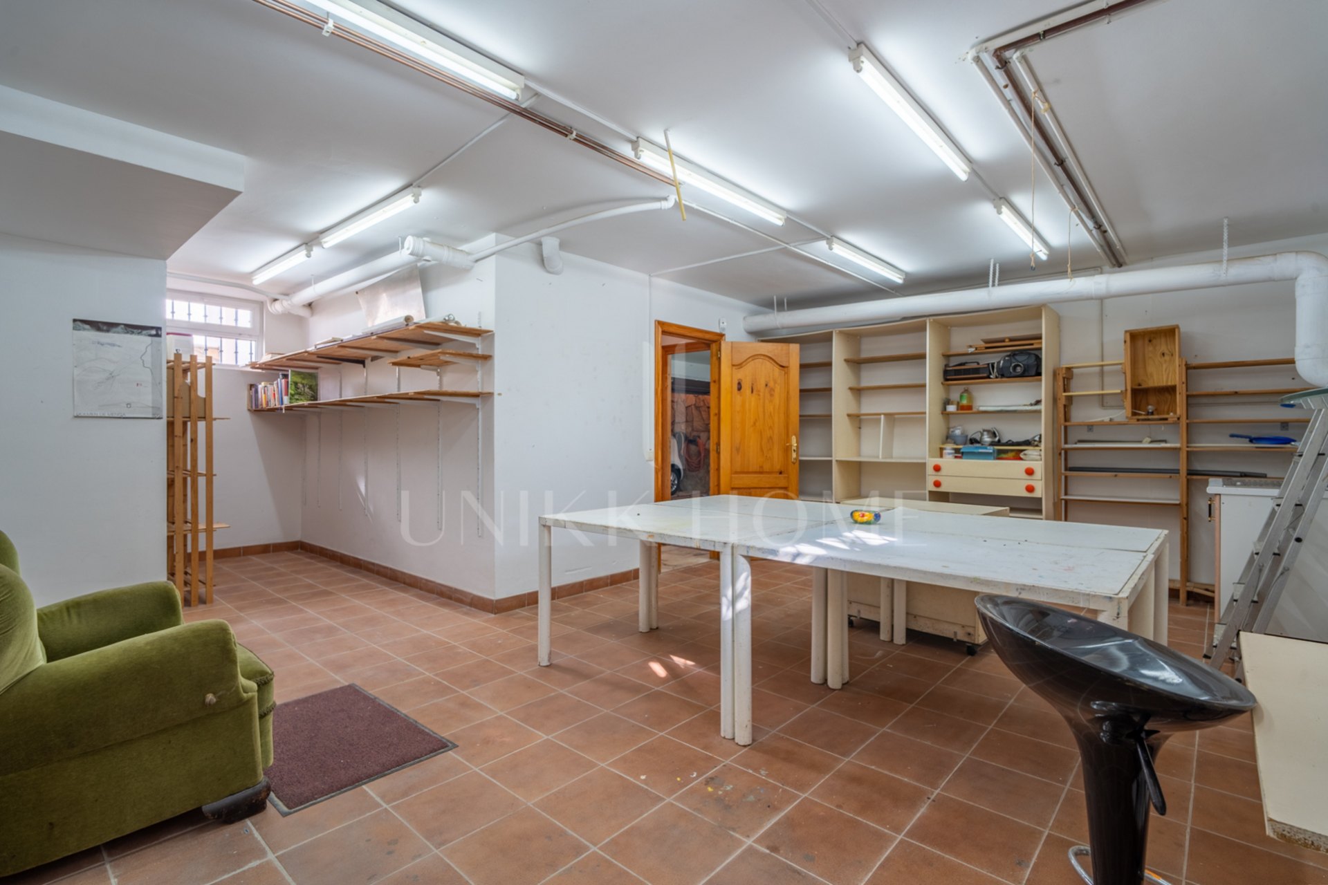 Discover this exclusive villa located in one of the most prestigious residential areas of Fuengirola, located on an elevated plot that offers spectacular panoramic sea views, Sohail Castle and the surrounding mountains. Your privileged