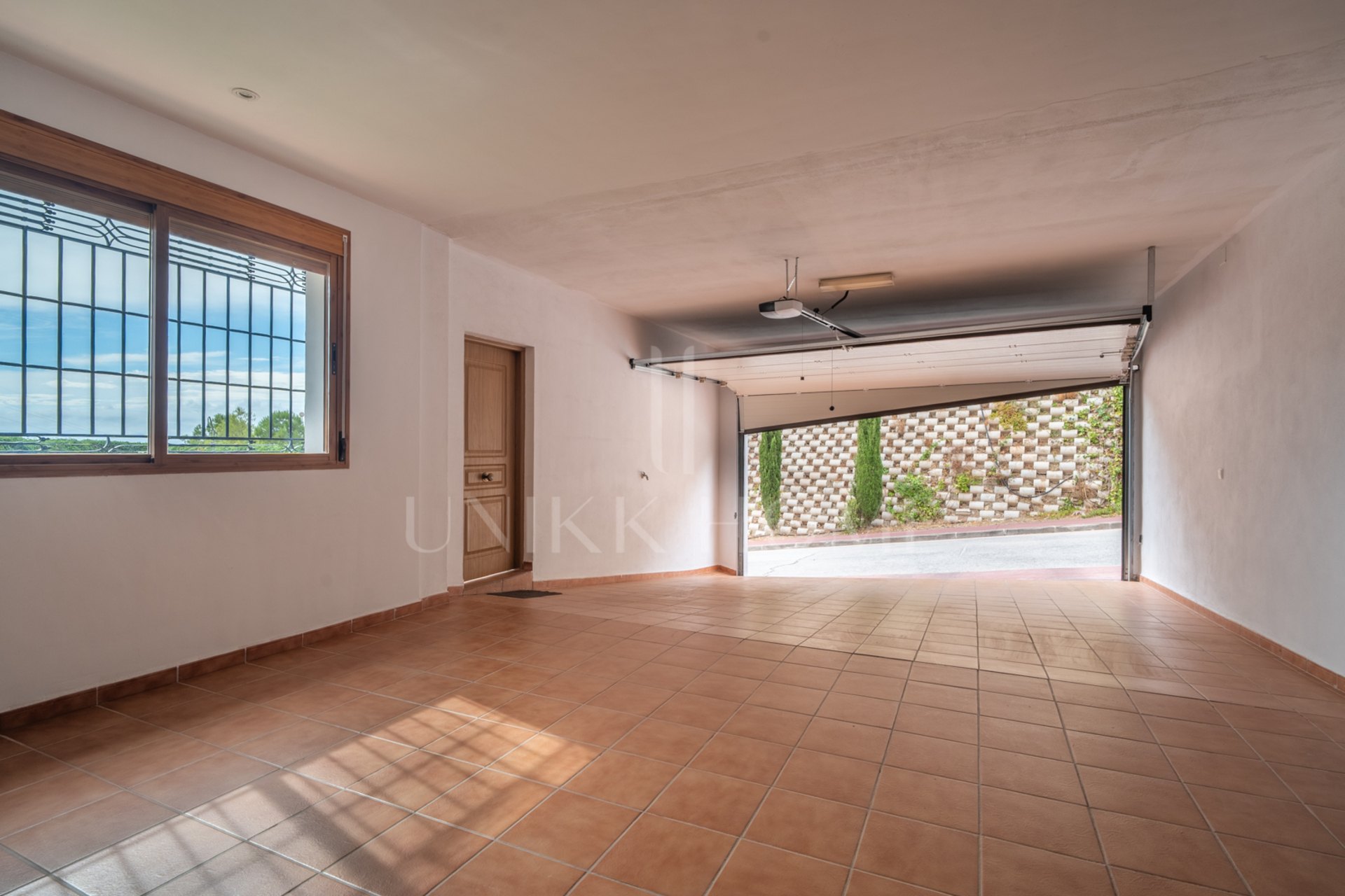 Exclusive Villa in Pinares de San Antón with Panoramic views of the Sea.