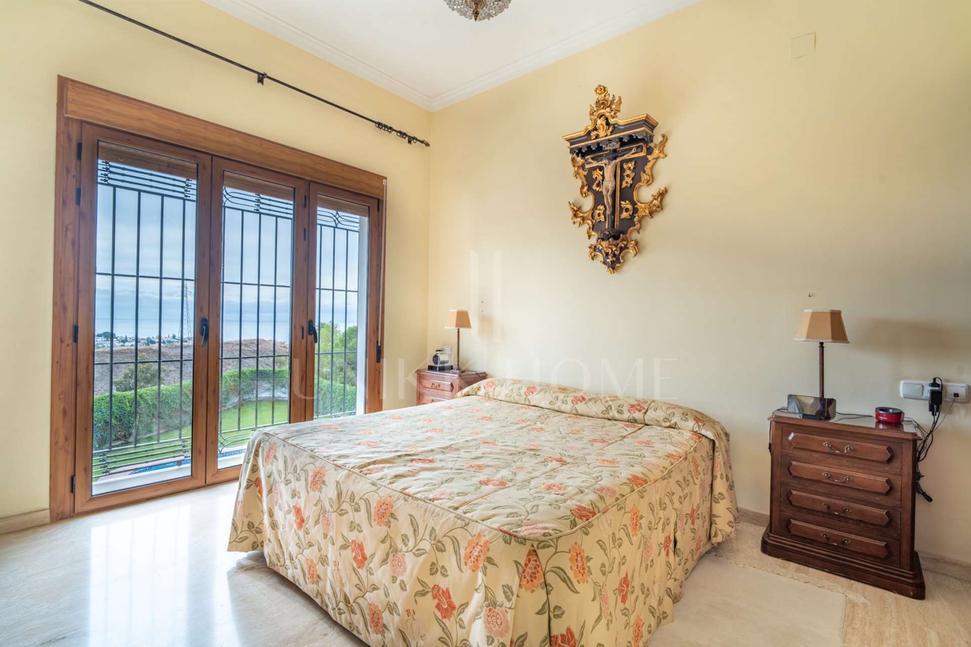 Exclusive Villa in Pinares de San Antón with Panoramic views of the Sea.