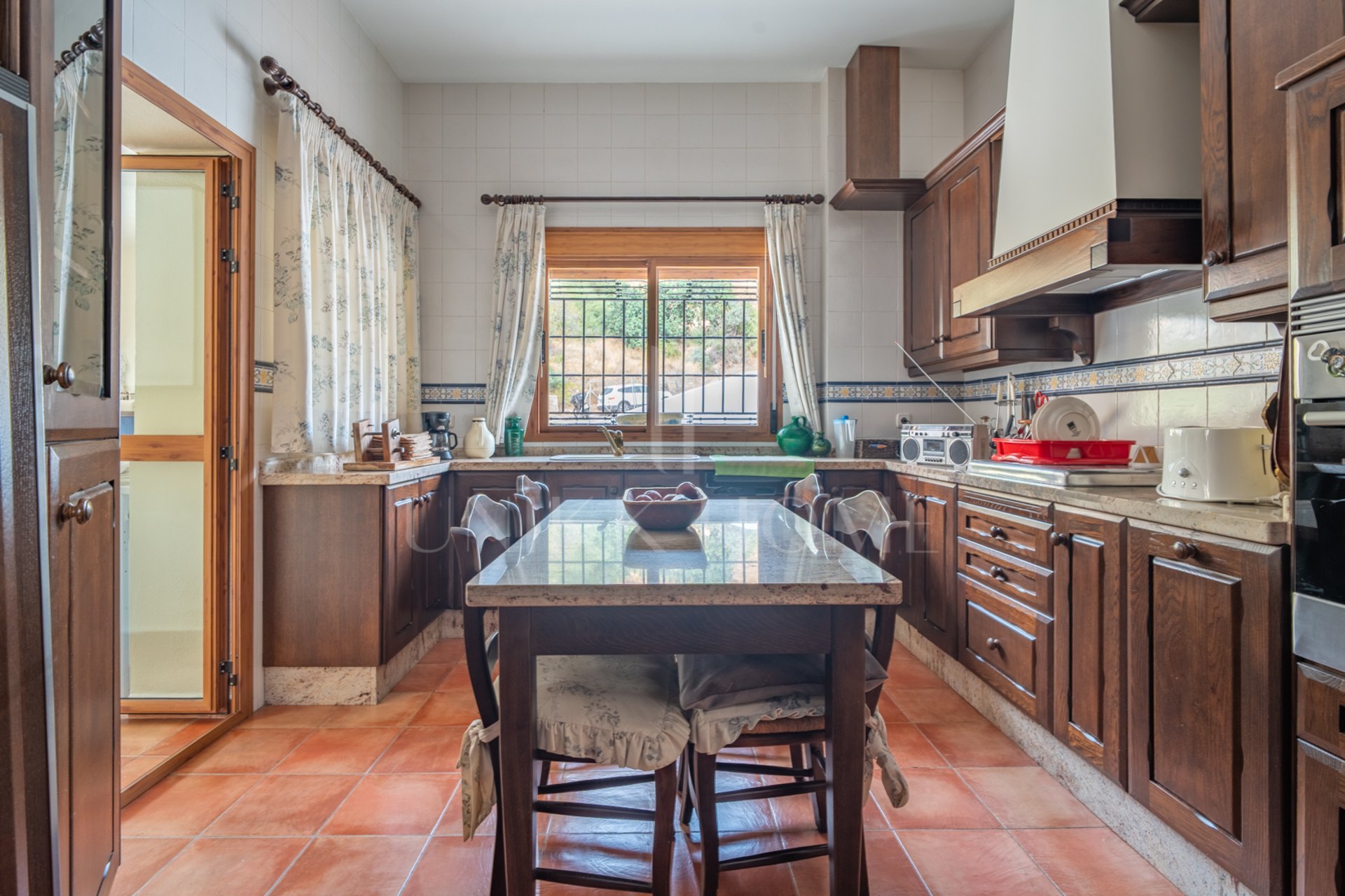 Exclusive Villa in Pinares de San Antón with Panoramic views of the Sea.